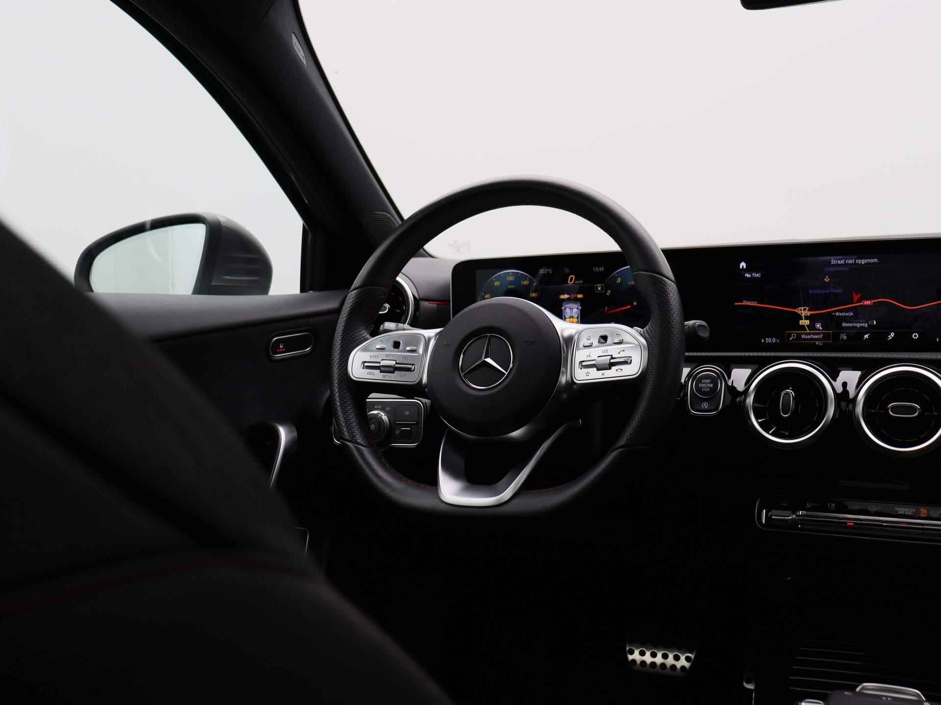 Mercedes-Benz A-klasse 180 Business Solution AMG Aut. | Panoramadak |Half-Leder | Navigatie | Camera | ECC | PDC | LMV | Schuifdak | LED | Stoelverwarming - 12/44