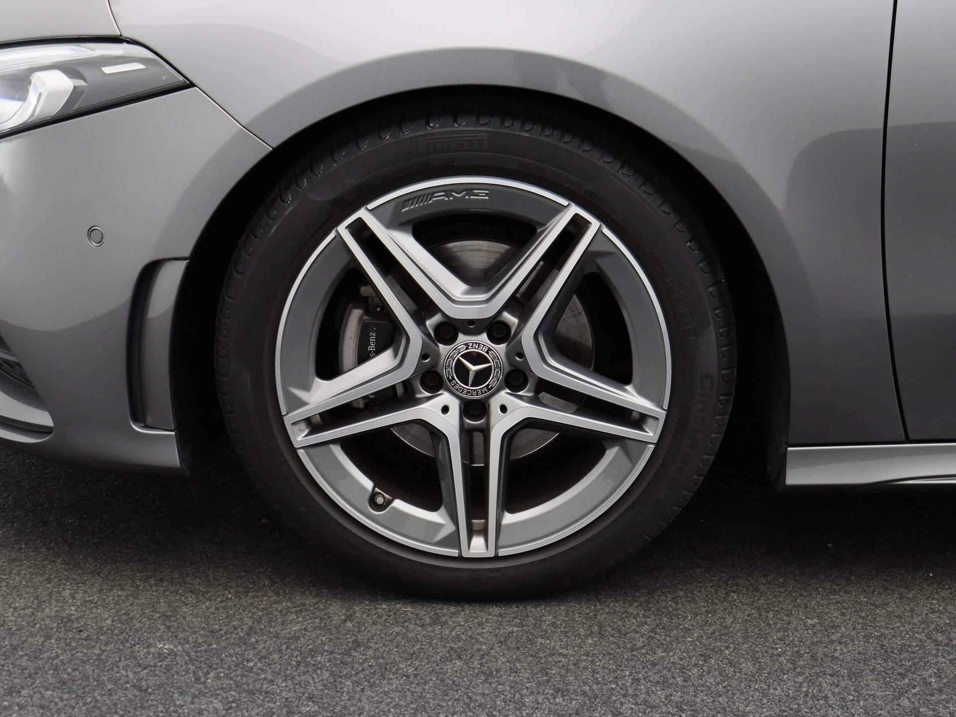 Mercedes-Benz A-klasse 180 Business Solution AMG Aut. | Panoramadak |Half-Leder | Navigatie | Camera | ECC | PDC | LMV | Schuifdak | LED | Stoelverwarming - 16/44