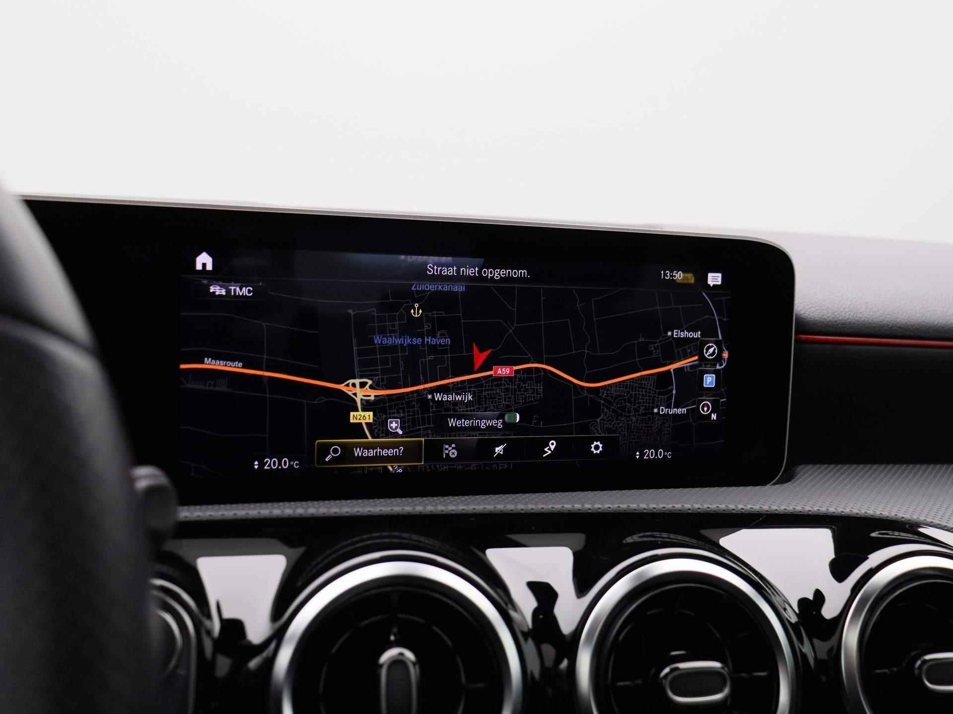 Mercedes-Benz A-klasse 180 Business Solution AMG Aut. | Panoramadak |Half-Leder | Navigatie | Camera | ECC | PDC | LMV | Schuifdak | LED | Stoelverwarming - 18/44