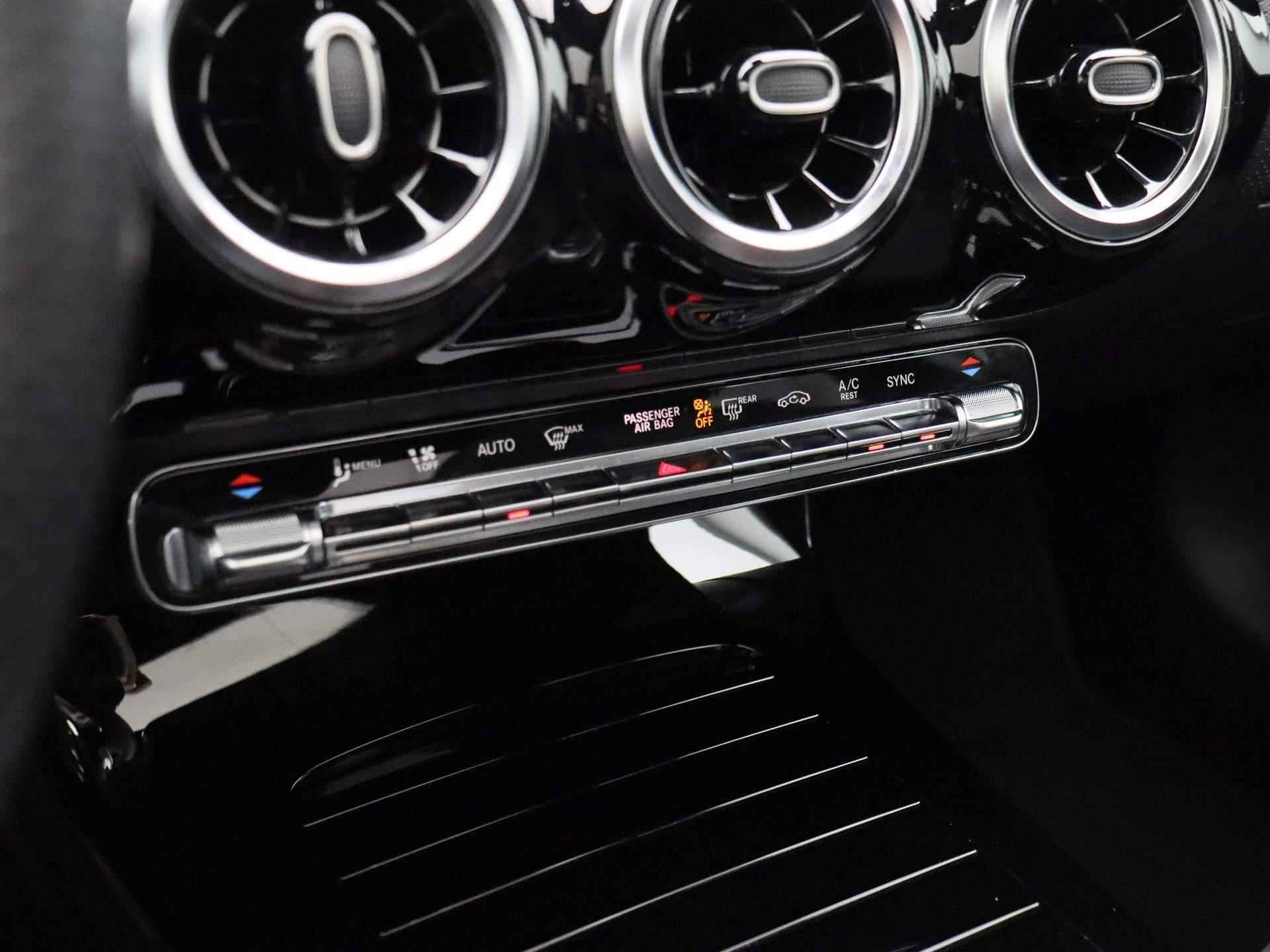 Mercedes-Benz A-klasse 180 Business Solution AMG Aut. | Panoramadak |Half-Leder | Navigatie | Camera | ECC | PDC | LMV | Schuifdak | LED | Stoelverwarming - 20/44