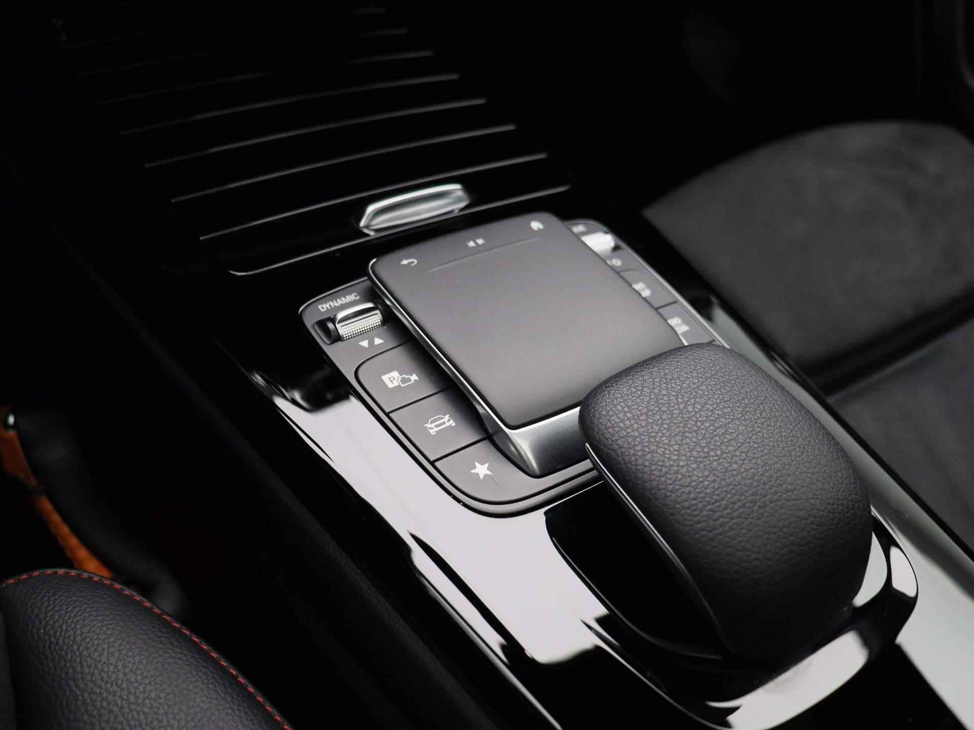 Mercedes-Benz A-klasse 180 Business Solution AMG Aut. | Panoramadak |Half-Leder | Navigatie | Camera | ECC | PDC | LMV | Schuifdak | LED | Stoelverwarming - 21/44