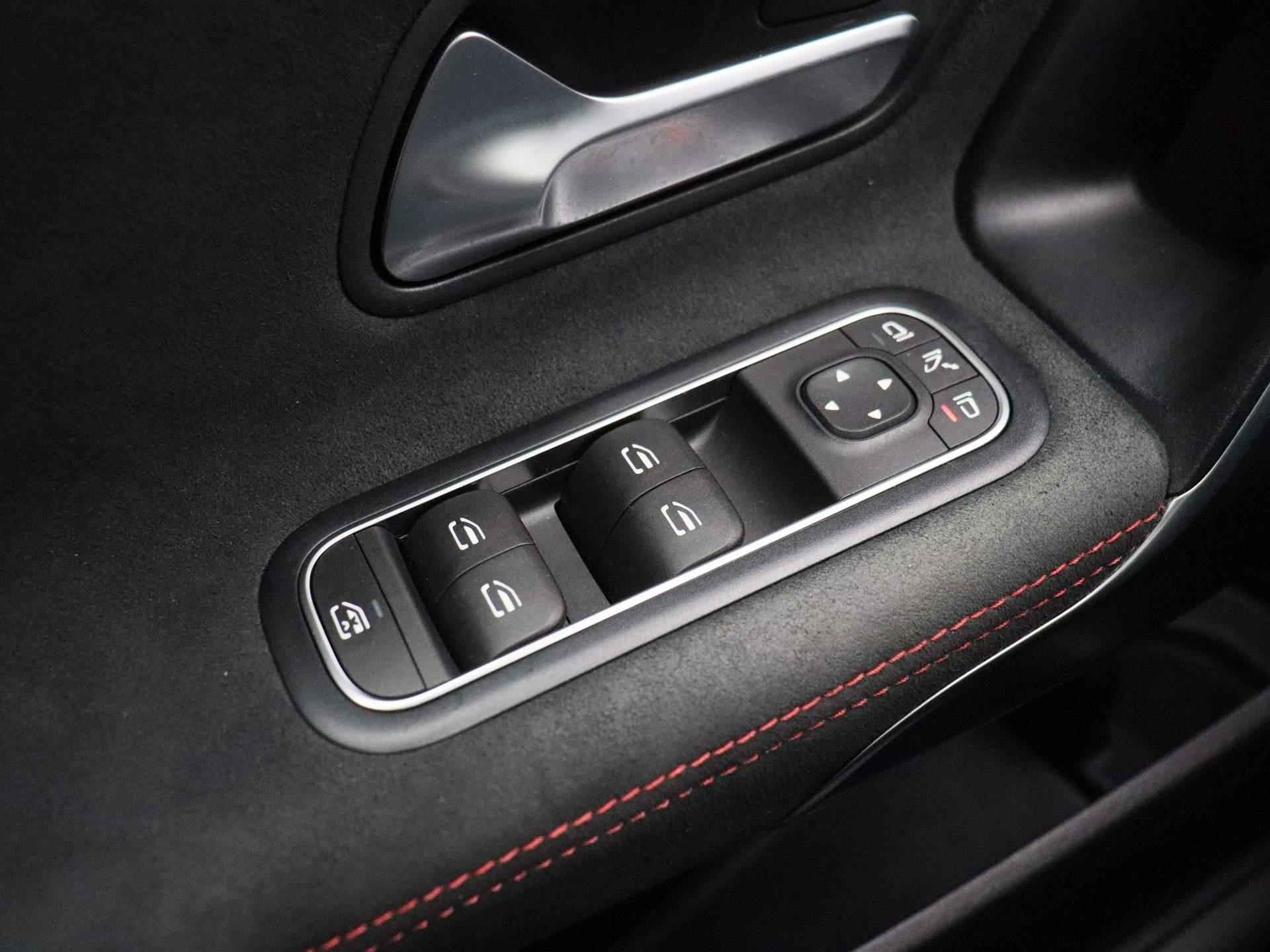 Mercedes-Benz A-klasse 180 Business Solution AMG Aut. | Panoramadak |Half-Leder | Navigatie | Camera | ECC | PDC | LMV | Schuifdak | LED | Stoelverwarming - 27/44