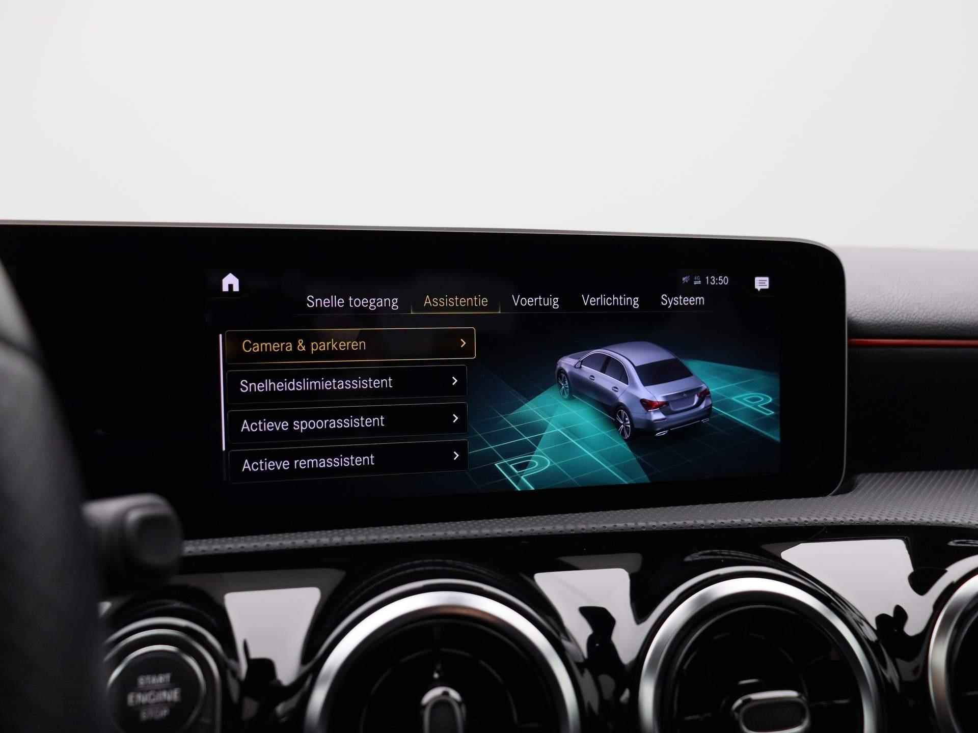 Mercedes-Benz A-klasse 180 Business Solution AMG Aut. | Panoramadak |Half-Leder | Navigatie | Camera | ECC | PDC | LMV | Schuifdak | LED | Stoelverwarming - 34/44
