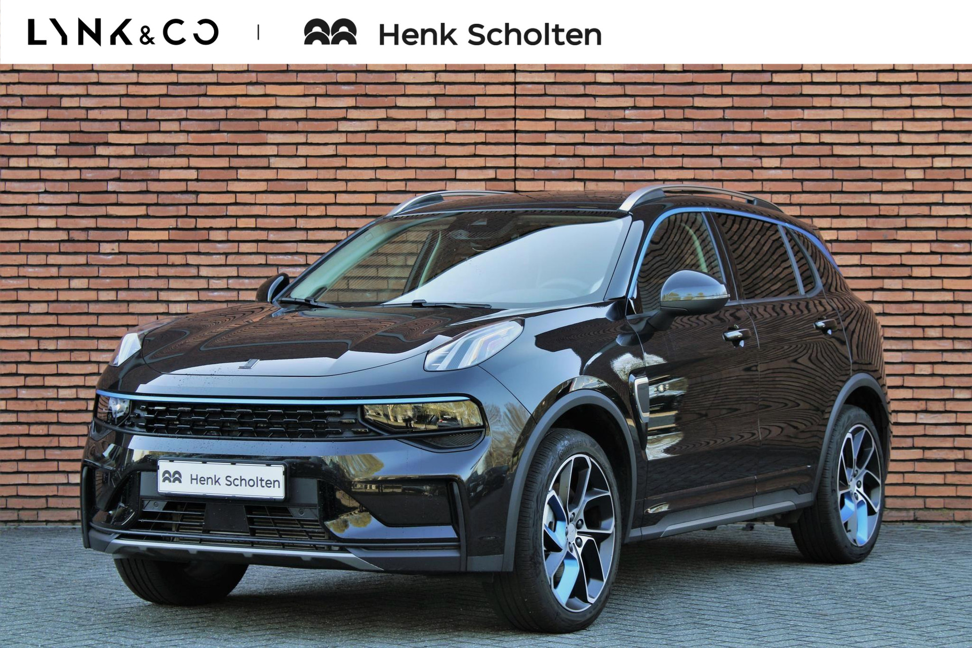 Lynk & Co 01 AUT7 261PK Plug-in Hybrid Business Edition | *Nieuwe Auto* |Trekhaak | Panoramisch Schuif-/Kanteldak | Infinity Premium Geluidssysteem | Stoel/stuurwiel verwarming Parkeersensoren Voor + Achter | Achteruitrijcamera | Elektrisch Verstelbare Bestuurdersstoel Met Geheugen | Adaptieve Cruise Control | Highway Assist | Verwarmbare Voorstoelen | Apple CarPlay | Android Auto