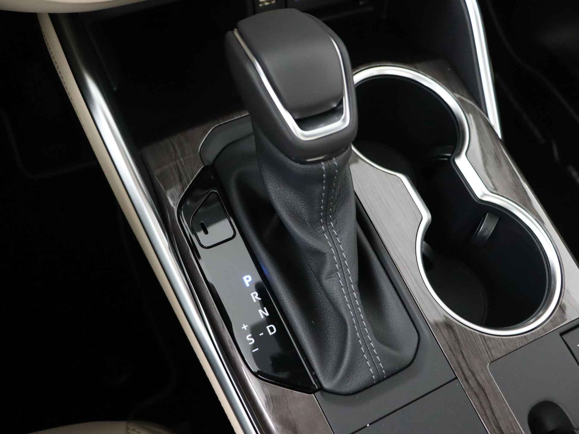 Toyota highlander 2.5 AWD Hybrid Premium | Panoramisch schuifkanteldak | Stoelverkoeling | JBL Premium Audio | | Direct leverbaar | - 43/52