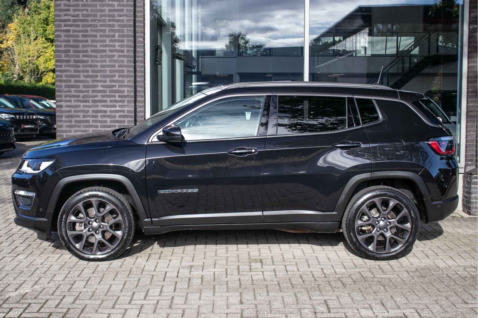 Jeep Compass 4xe 240 Plug-in Hybrid Electric S - All-in rijklrprs | Leder | Trekhaak | Schuifdak - 2/48