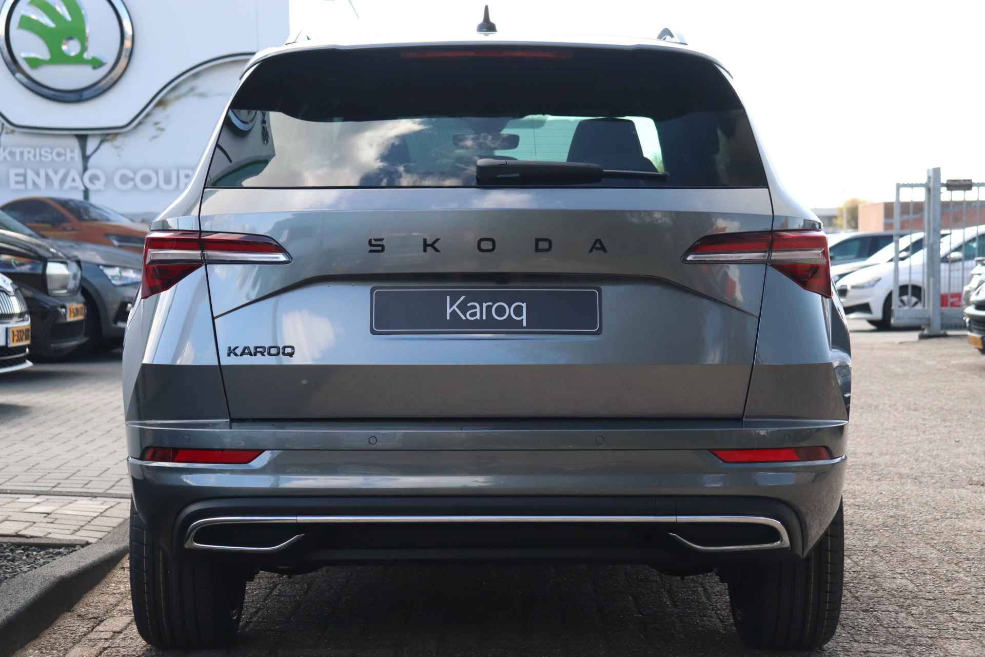 Škoda Karoq 1.5 TSI ACT 150pk Sportline Business | Adaptieve cruise control | Verwarmde voorruit | Panorama dak | 19" velgen | - 10/36
