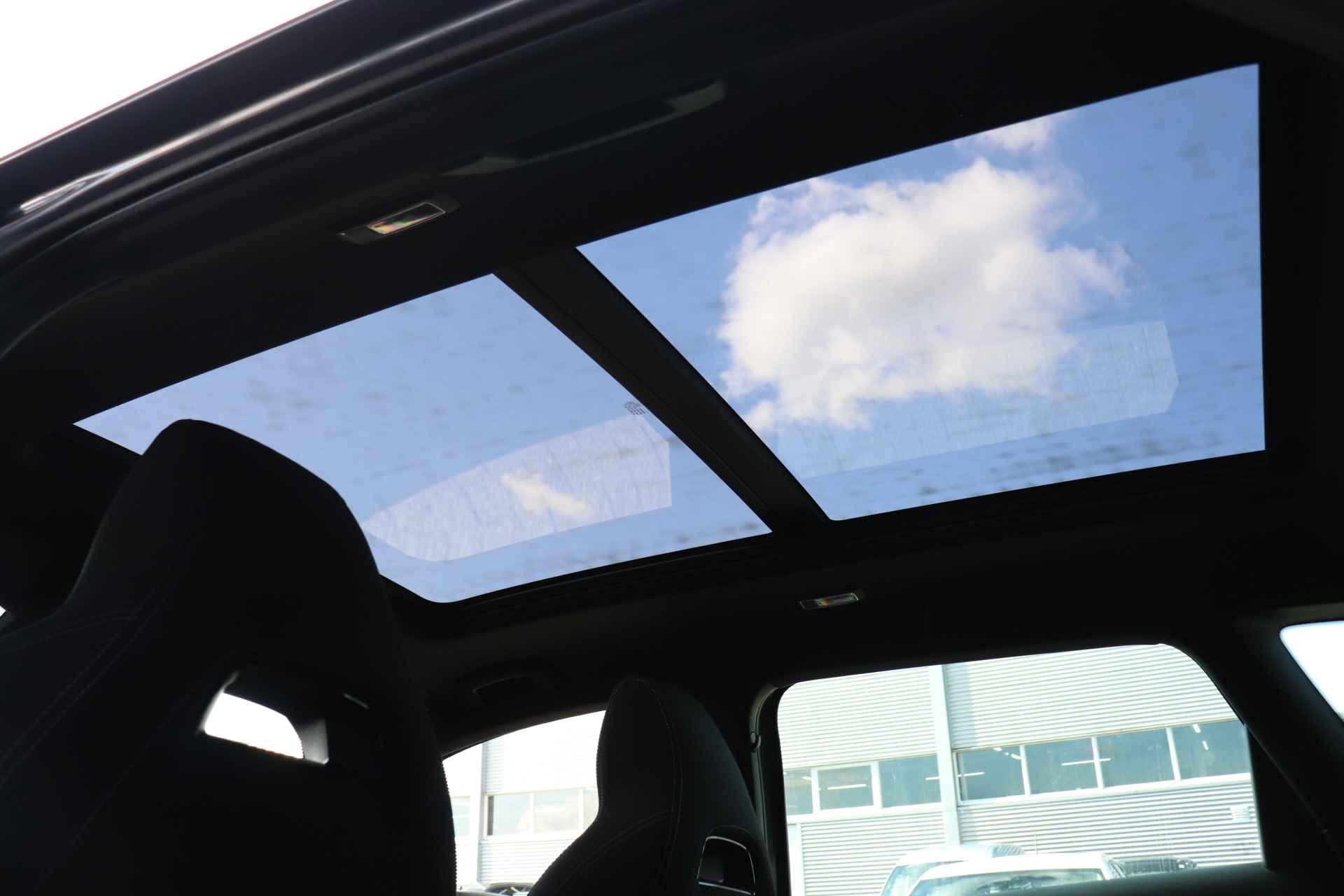 Škoda Karoq 1.5 TSI ACT 150pk Sportline Business | Adaptieve cruise control | Verwarmde voorruit | Panorama dak | 19" velgen | - 12/36