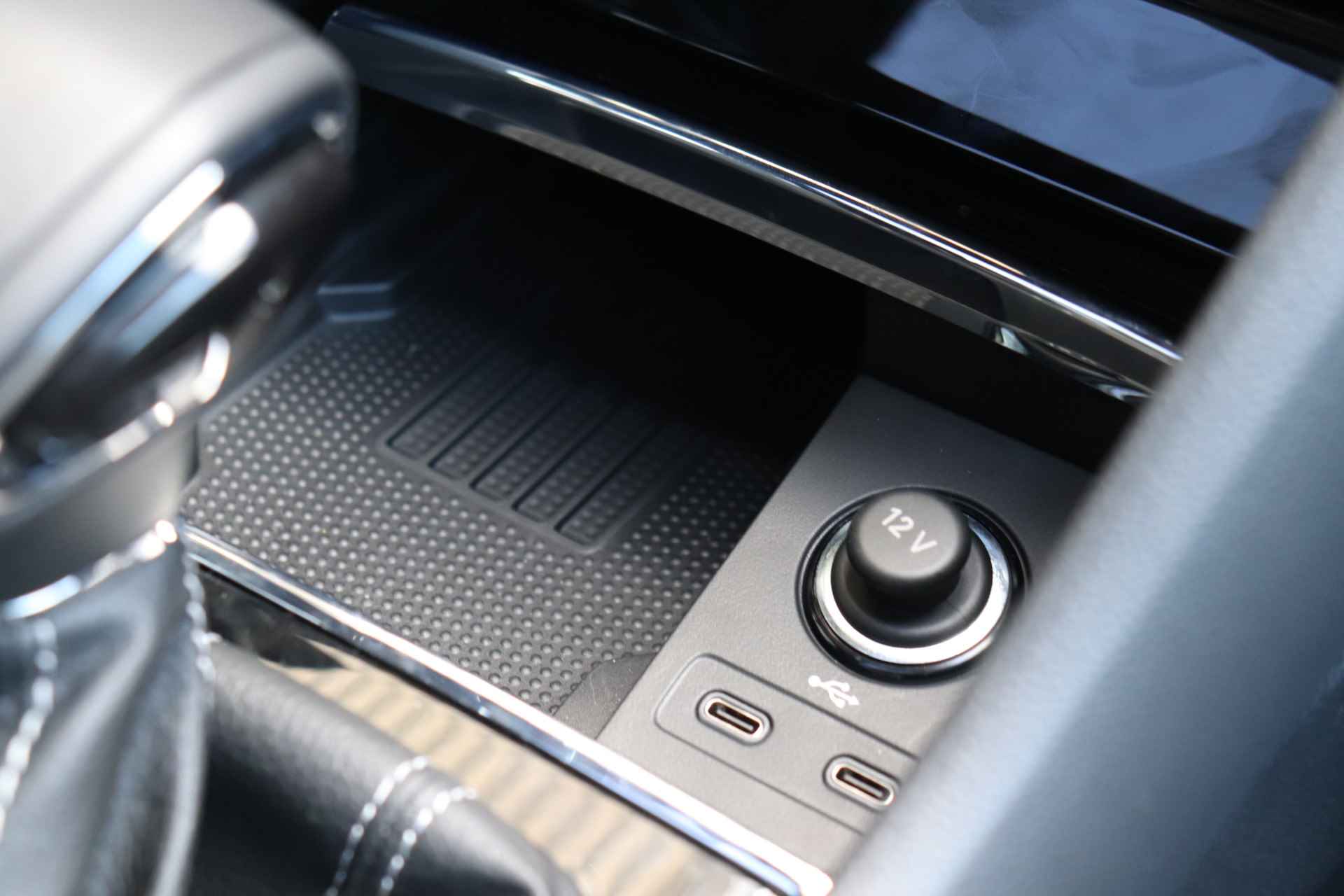 Škoda Karoq 1.5 TSI ACT 150pk Sportline Business | Adaptieve cruise control | Verwarmde voorruit | Panorama dak | 19" velgen | - 25/36