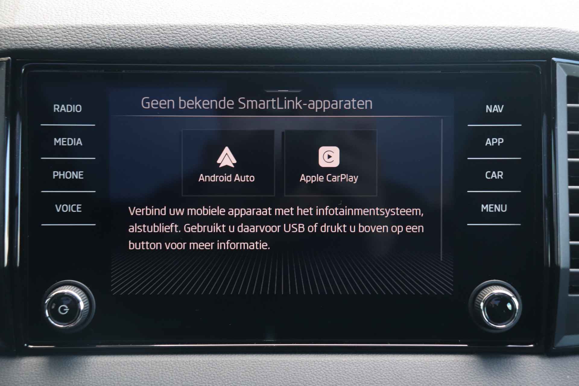 Škoda Karoq 1.5 TSI ACT 150pk Sportline Business | Adaptieve cruise control | Verwarmde voorruit | Panorama dak | 19" velgen | - 30/36