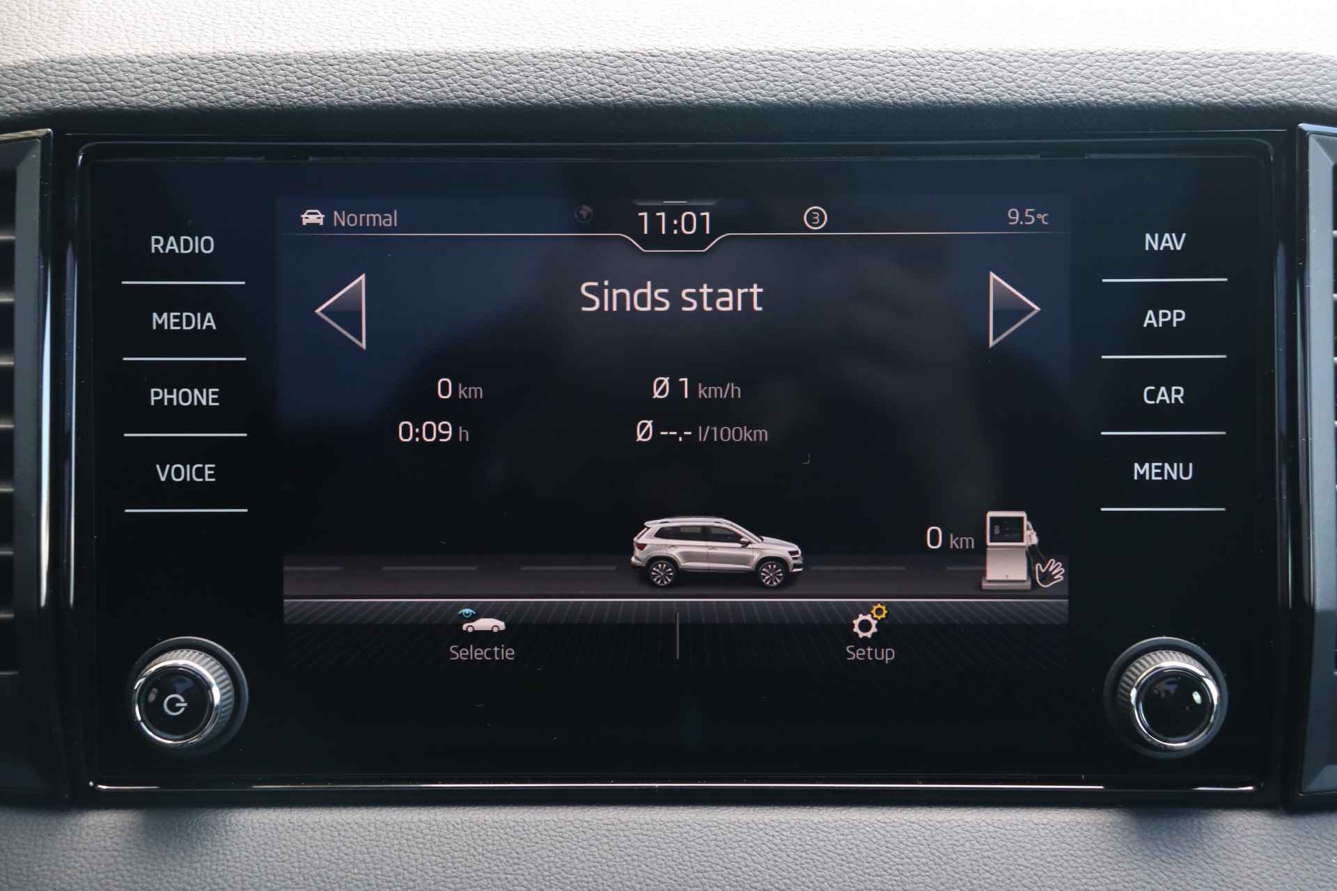 Škoda Karoq 1.5 TSI ACT 150pk Sportline Business | Adaptieve cruise control | Verwarmde voorruit | Panorama dak | 19" velgen | - 31/36