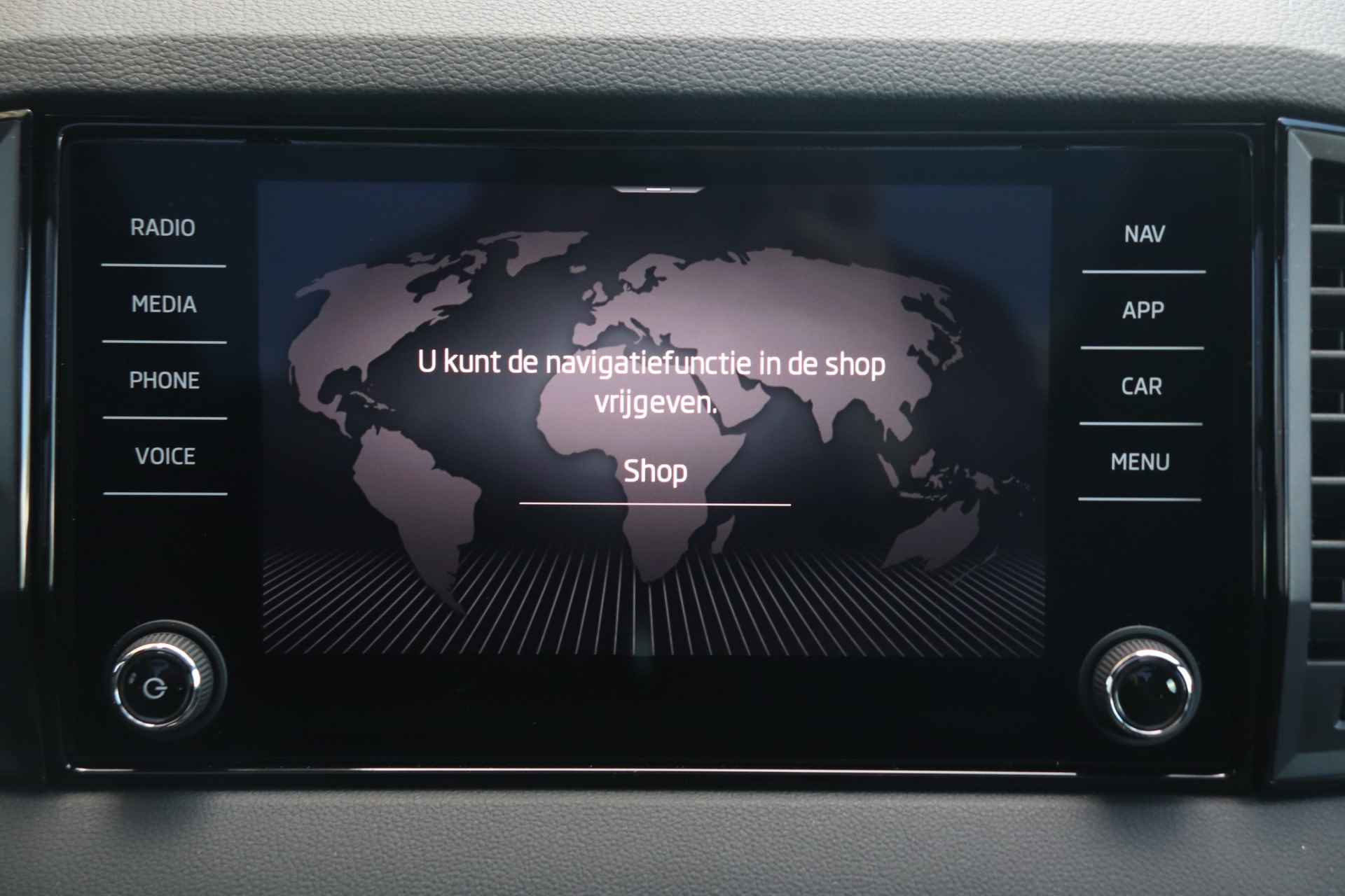 Škoda Karoq 1.5 TSI ACT 150pk Sportline Business | Adaptieve cruise control | Verwarmde voorruit | Panorama dak | 19" velgen | - 33/36