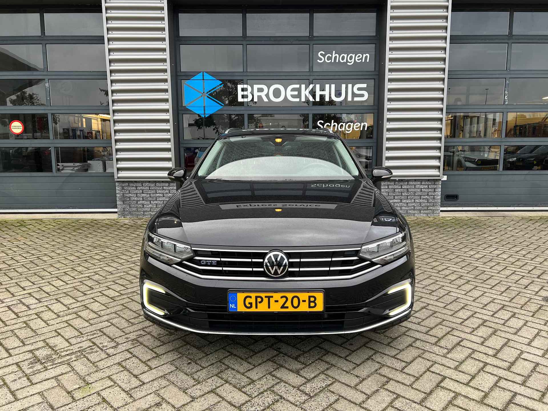 Volkswagen Passat Variant 1.4 TSI 204 pk PHEV GTE Business | Trekhaak elektrisch uitklapbaar | Navigatie | Elektrische achterklep | - 3/39