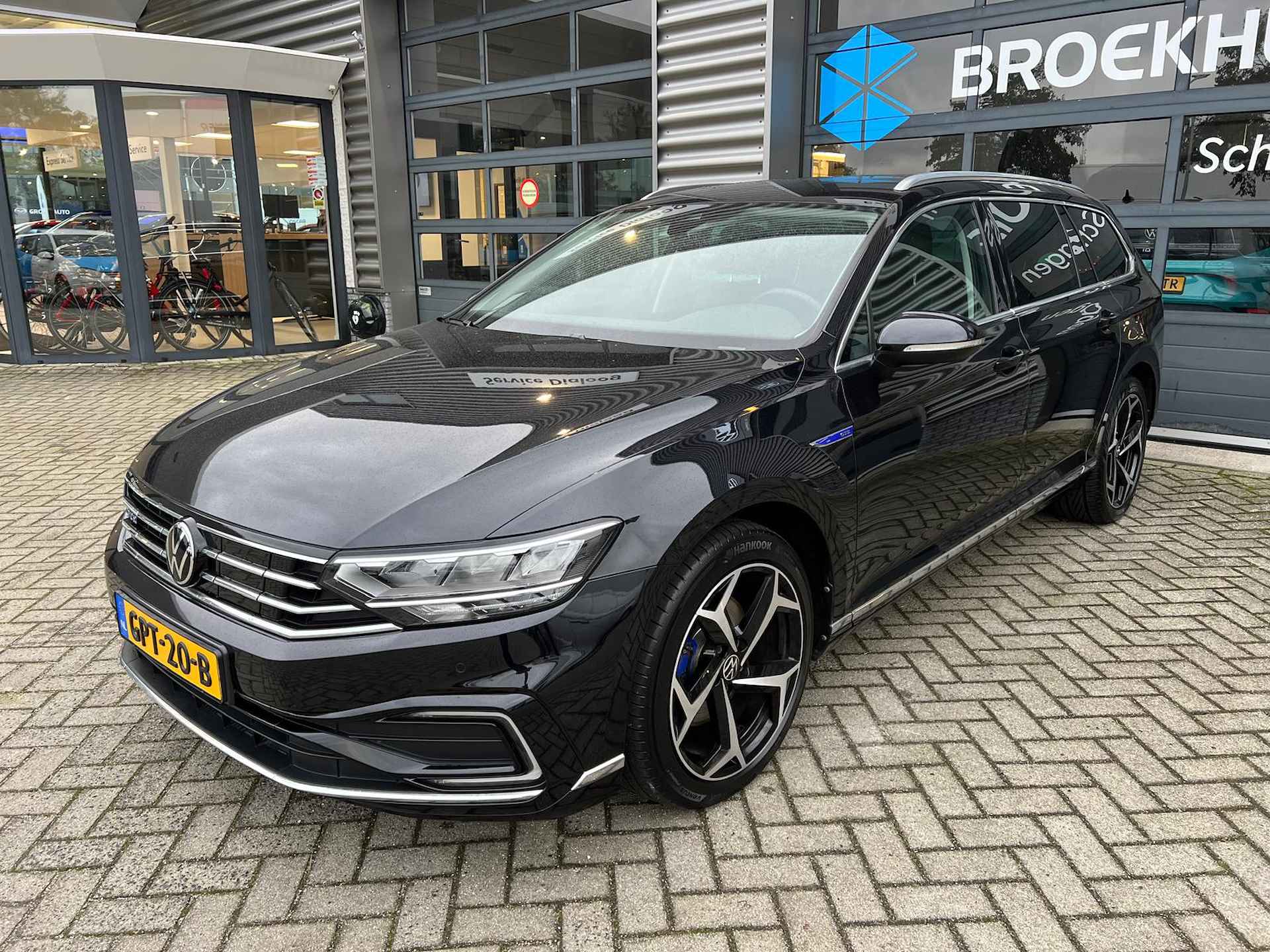 Volkswagen Passat Variant 1.4 TSI 204 pk PHEV GTE Business | Trekhaak elektrisch uitklapbaar | Navigatie | Elektrische achterklep | - 4/39