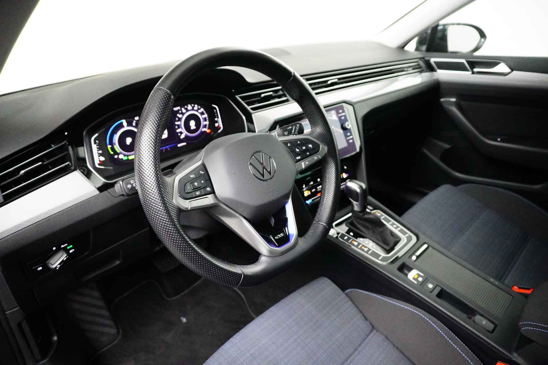 Volkswagen Passat Variant 1.4 TSI 204 pk PHEV GTE Business | Trekhaak elektrisch uitklapbaar | Navigatie | Elektrische achterklep | - 20/39