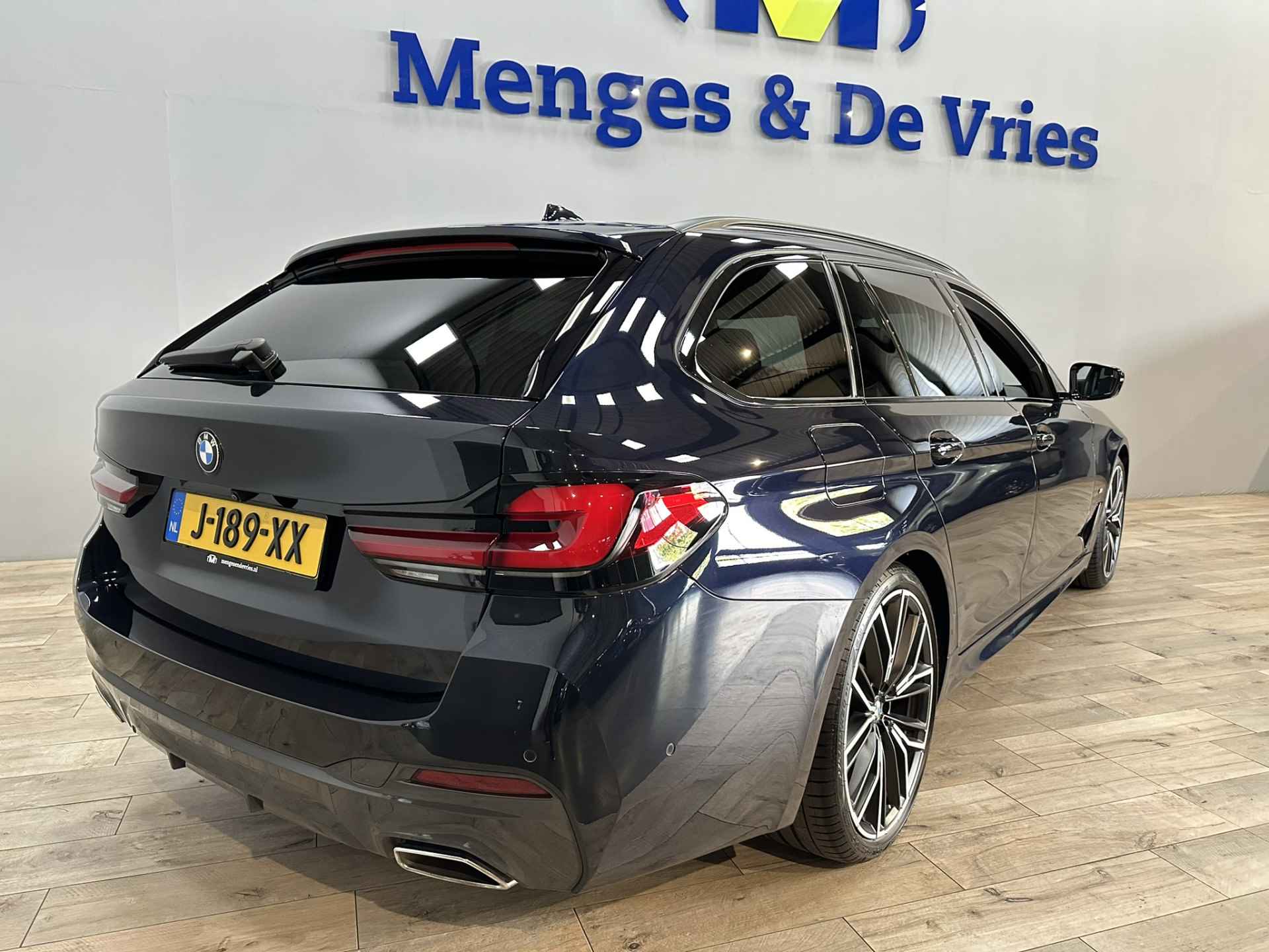 BMW 5 Serie Touring 530i High Executive Edition M Sport | Laser | Panorama | Virtual | Luchtvering | Leer | 360 Camera | Trekhaak | Head Up | Apple Carplay | Isofix | NAP | - 3/55