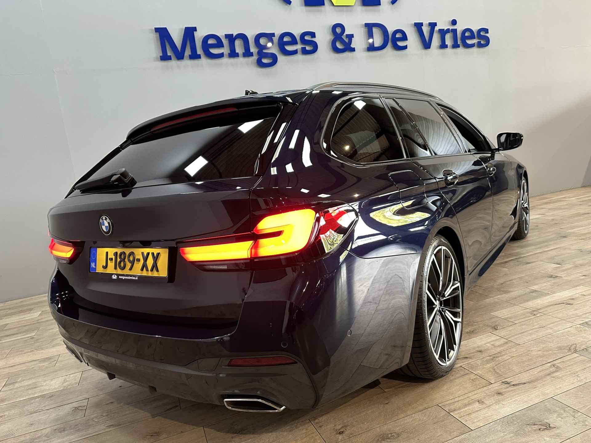 BMW 5 Serie Touring 530i High Executive Edition M Sport | Laser | Panorama | Virtual | Luchtvering | Leer | 360 Camera | Trekhaak | Head Up | Apple Carplay | Isofix | NAP | - 52/55