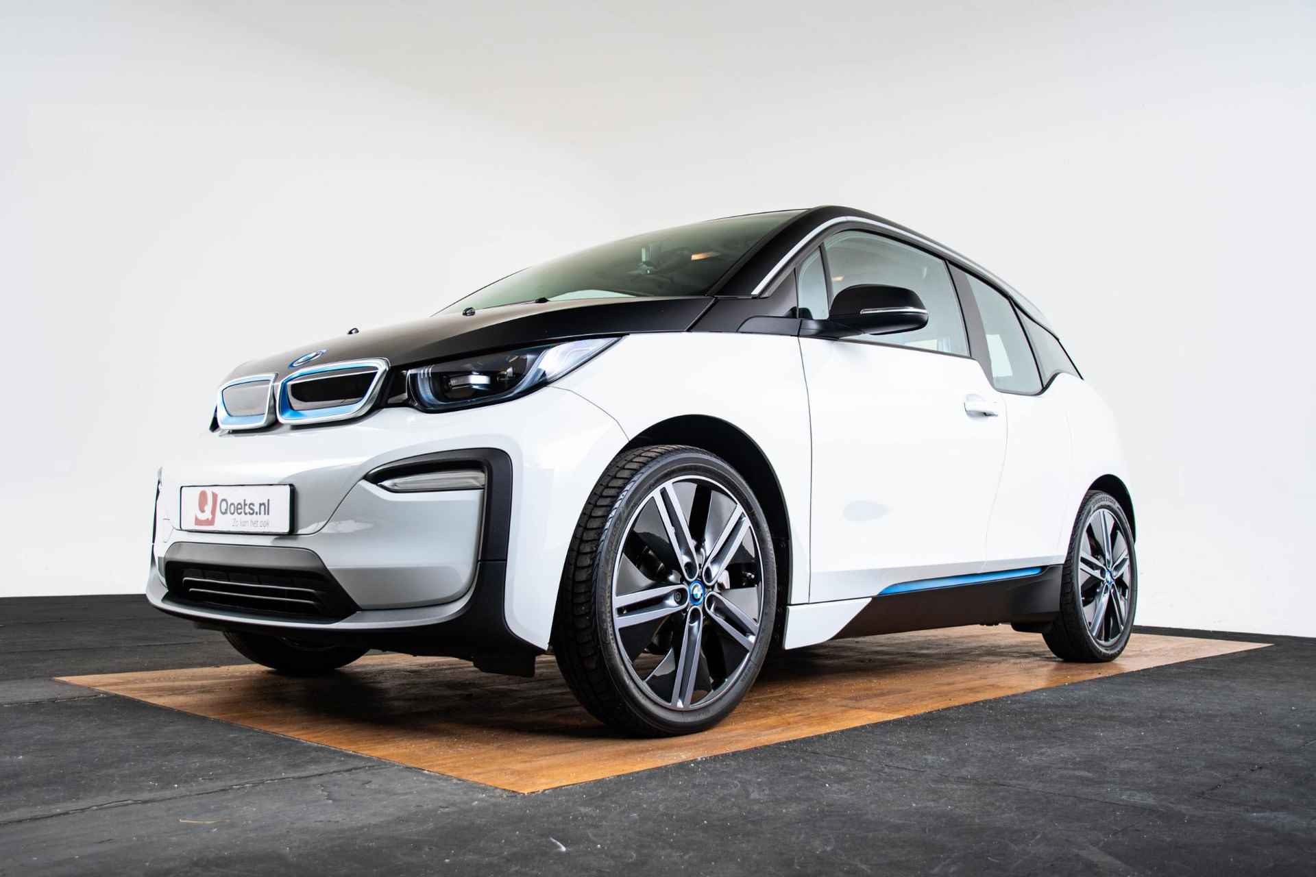 BMW i3 Basis 120Ah 42 kWh Navigatiesysteem Professional - Stoelverwarming - Warmtepomp - Snellaadpakket - DAB-tuner - WiFi hotspot - 20 inch - 9/58