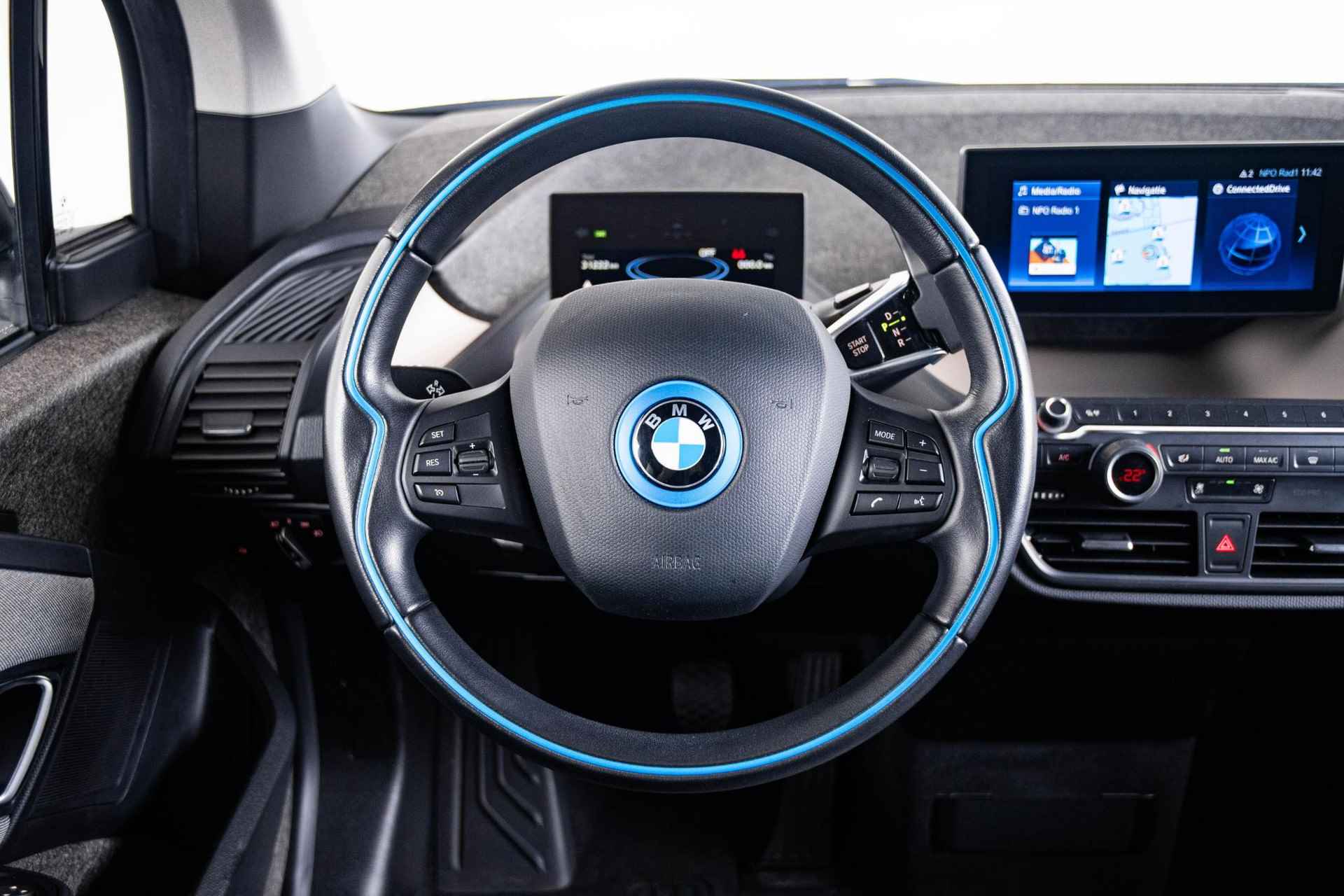 BMW i3 Basis 120Ah 42 kWh Navigatiesysteem Professional - Stoelverwarming - Warmtepomp - Snellaadpakket - DAB-tuner - WiFi hotspot - 20 inch - 15/58