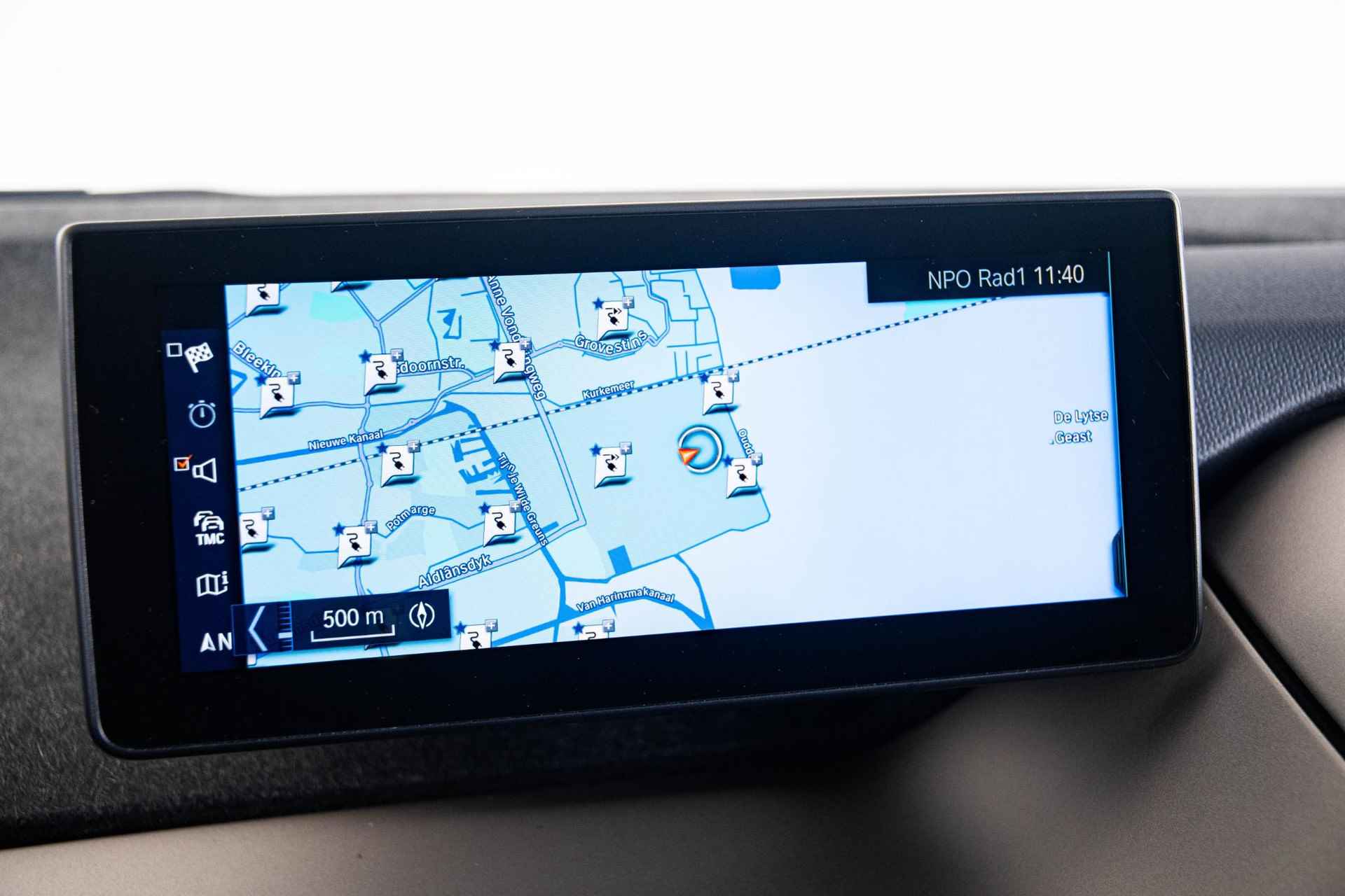 BMW i3 Basis 120Ah 42 kWh Navigatiesysteem Professional - Stoelverwarming - Warmtepomp - Snellaadpakket - DAB-tuner - WiFi hotspot - 20 inch - 17/58