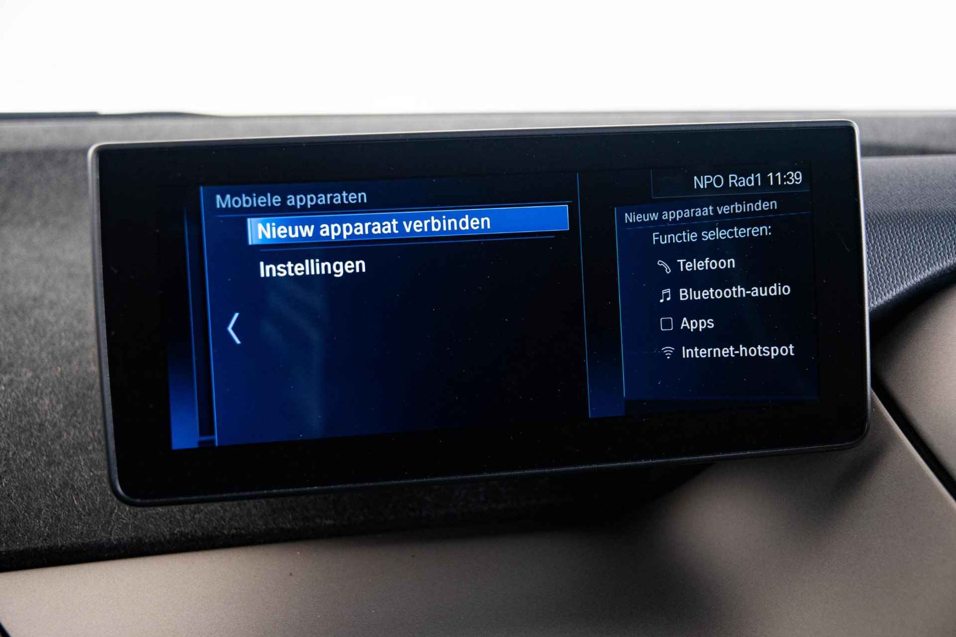 BMW i3 Basis 120Ah 42 kWh Navigatiesysteem Professional - Stoelverwarming - Warmtepomp - Snellaadpakket - DAB-tuner - WiFi hotspot - 20 inch - 32/58