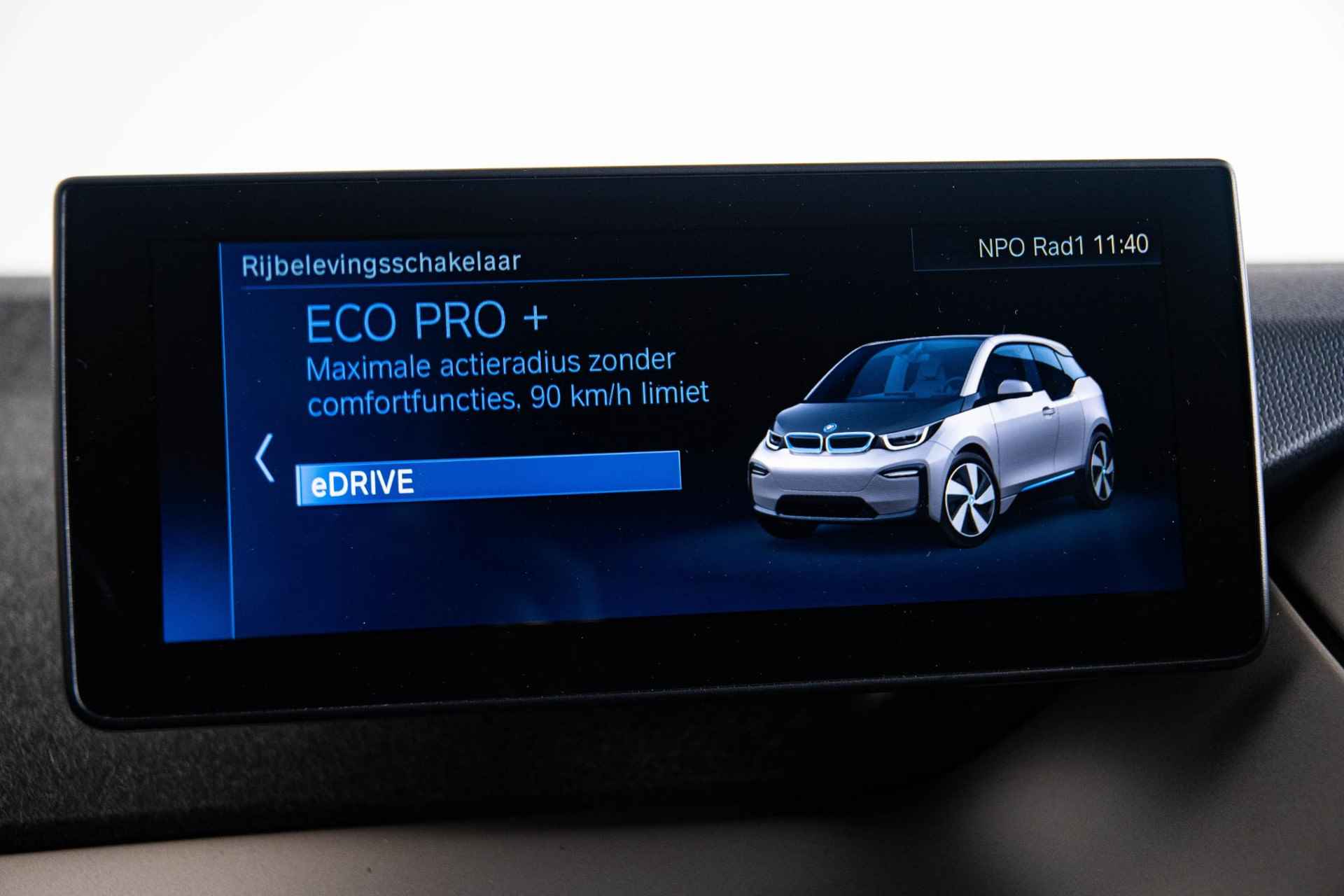 BMW i3 Basis 120Ah 42 kWh Navigatiesysteem Professional - Stoelverwarming - Warmtepomp - Snellaadpakket - DAB-tuner - WiFi hotspot - 20 inch - 42/58