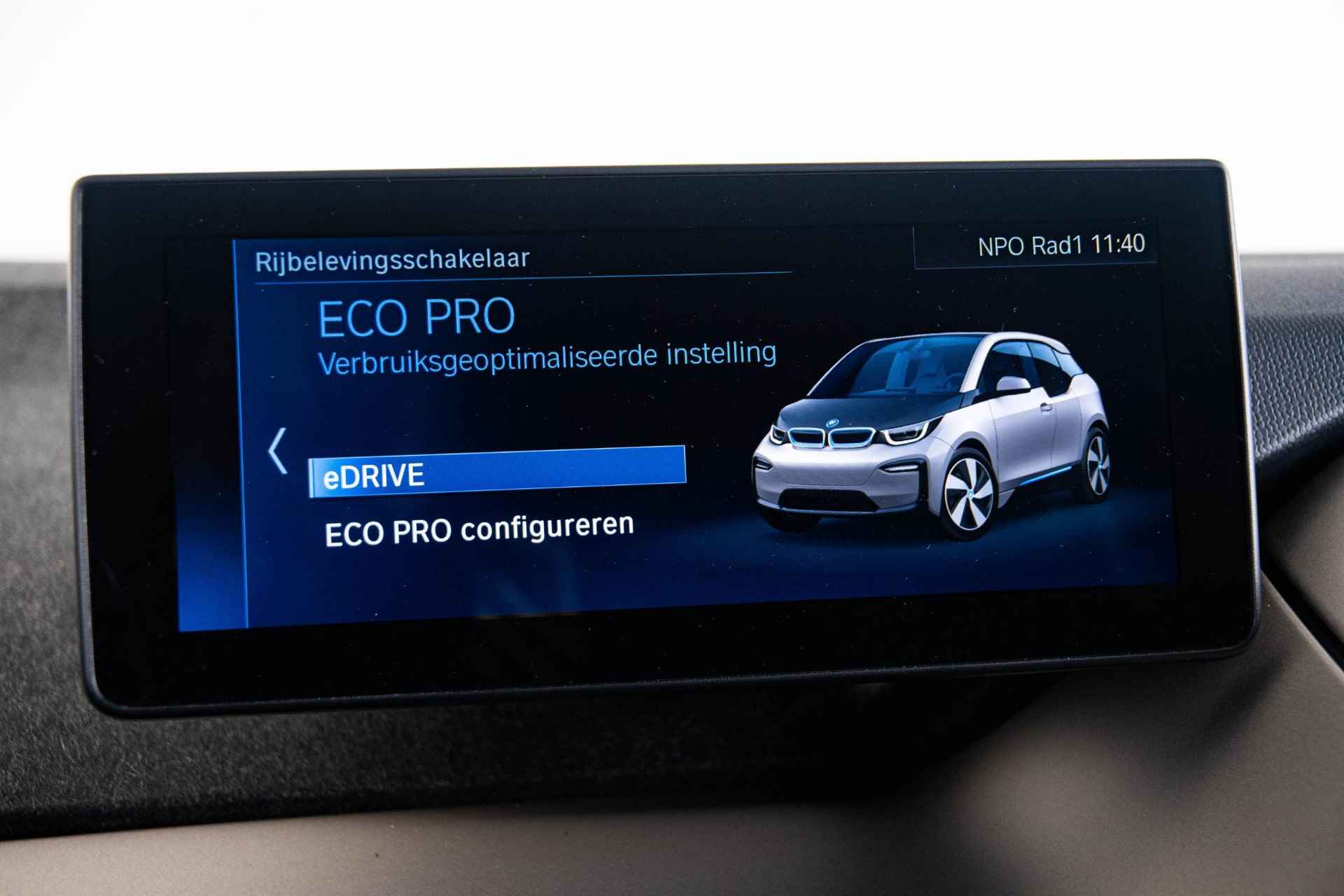 BMW i3 Basis 120Ah 42 kWh Navigatiesysteem Professional - Stoelverwarming - Warmtepomp - Snellaadpakket - DAB-tuner - WiFi hotspot - 20 inch - 43/58