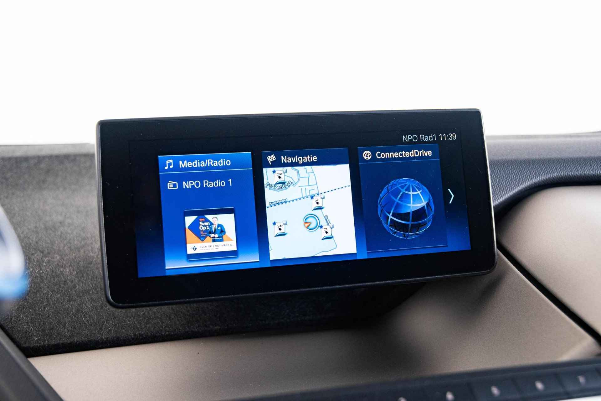 BMW i3 Basis 120Ah 42 kWh Navigatiesysteem Professional - Stoelverwarming - Warmtepomp - Snellaadpakket - DAB-tuner - WiFi hotspot - 20 inch - 52/58