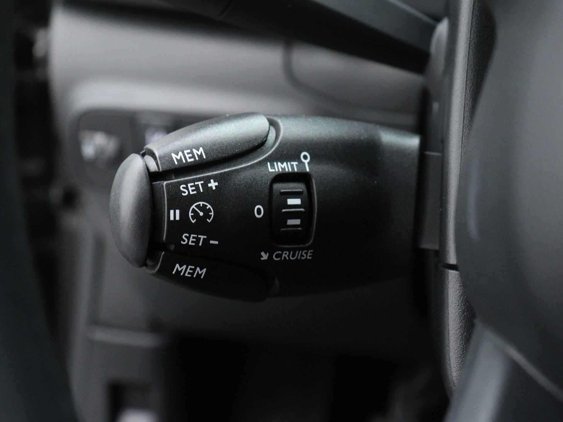 Citroen C3 Feel Edition 82pk | Navigatie | Climate Control | Cruise Control | Parkeersensoren | Apple Carplay / Android Auto | Bluetooth | Automatisch dimlicht | Regensensor | Afwijkende dakkleur | - 20/32