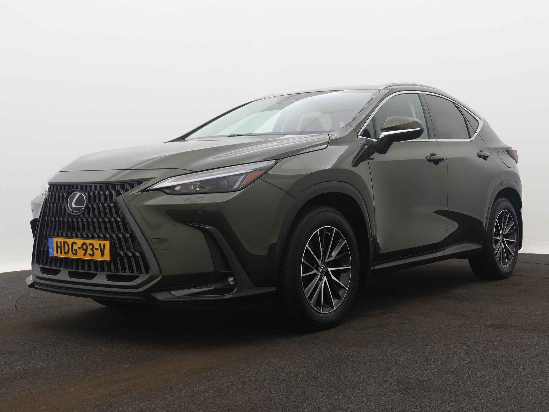 Lexus NX 450h+ AWD Business Line | 18"LM Velgen | Leder | Stuur-/Stoelverwarming | Elektrisch Verstelbare Stoel | Elektrische Achterklep | - 16/53