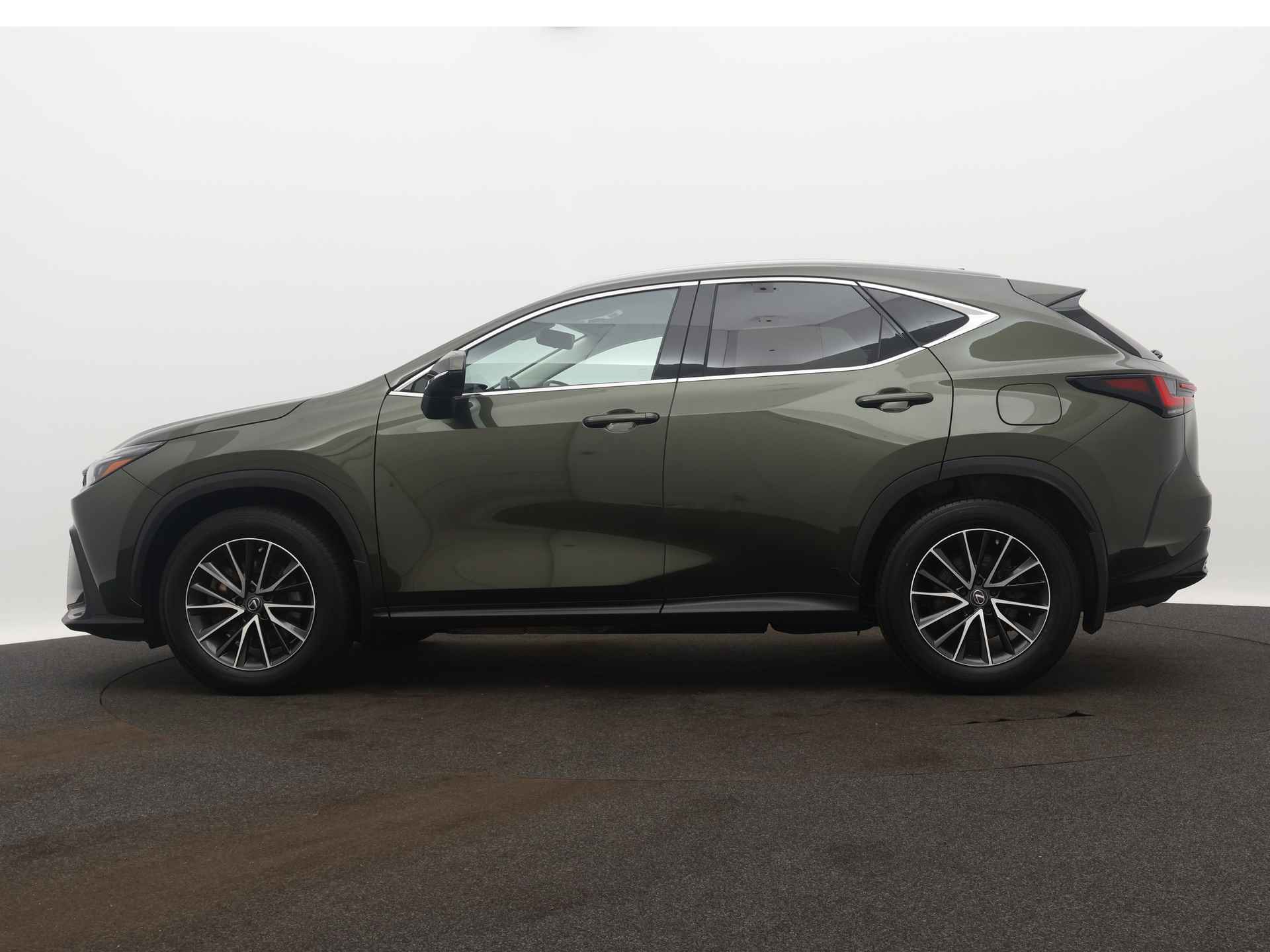 Lexus NX 450h+ AWD Business Line | 18"LM Velgen | Leder | Stuur-/Stoelverwarming | Elektrisch Verstelbare Stoel | Elektrische Achterklep | - 30/53