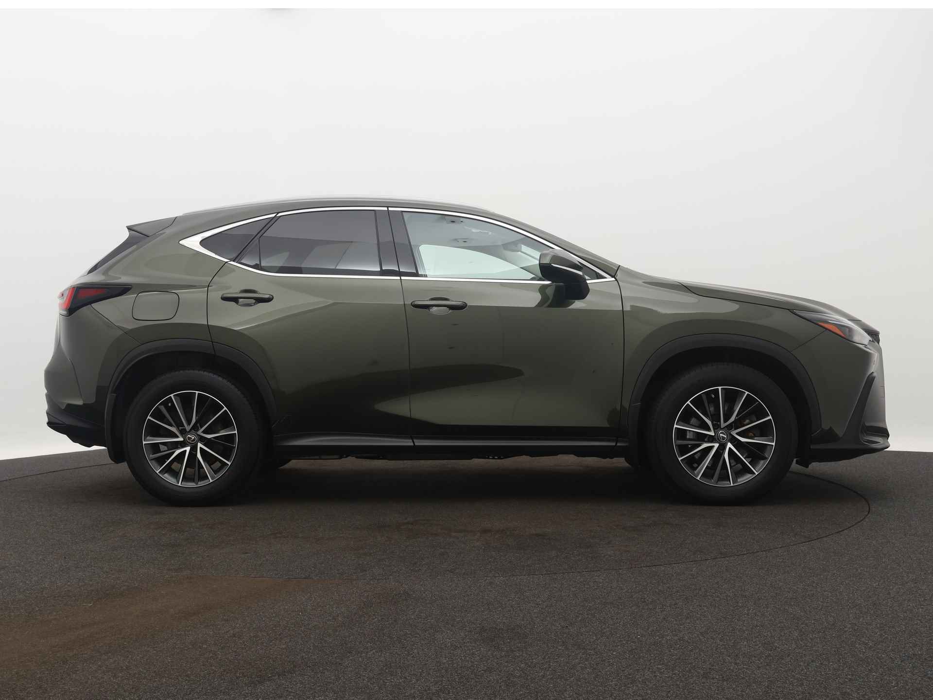 Lexus NX 450h+ AWD Business Line | 18"LM Velgen | Leder | Stuur-/Stoelverwarming | Elektrisch Verstelbare Stoel | Elektrische Achterklep | - 31/53