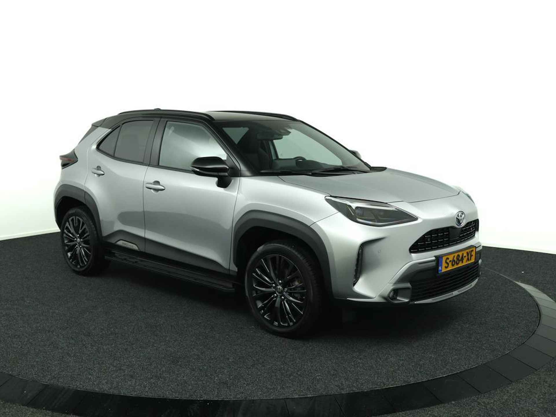 Toyota Yaris Cross 1.5 Hybrid Adventure | Outdoor Pakket | Stuurwielverwarming | Stoelverwarming | Parkeersensoren voor en achter | JBL Audio | Groot Scherm Navigatie | - 3/52