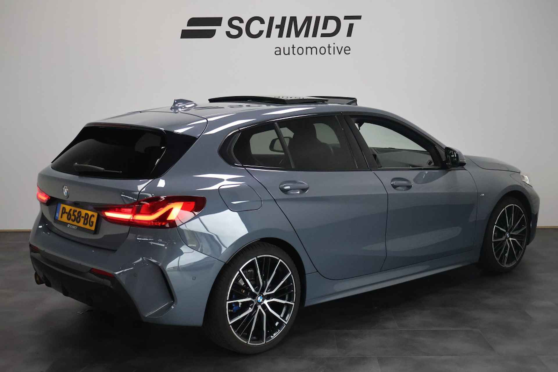 Bmw 1-serie 118i M-Sport | Schaalstoelen | Panoramadak - 4/37