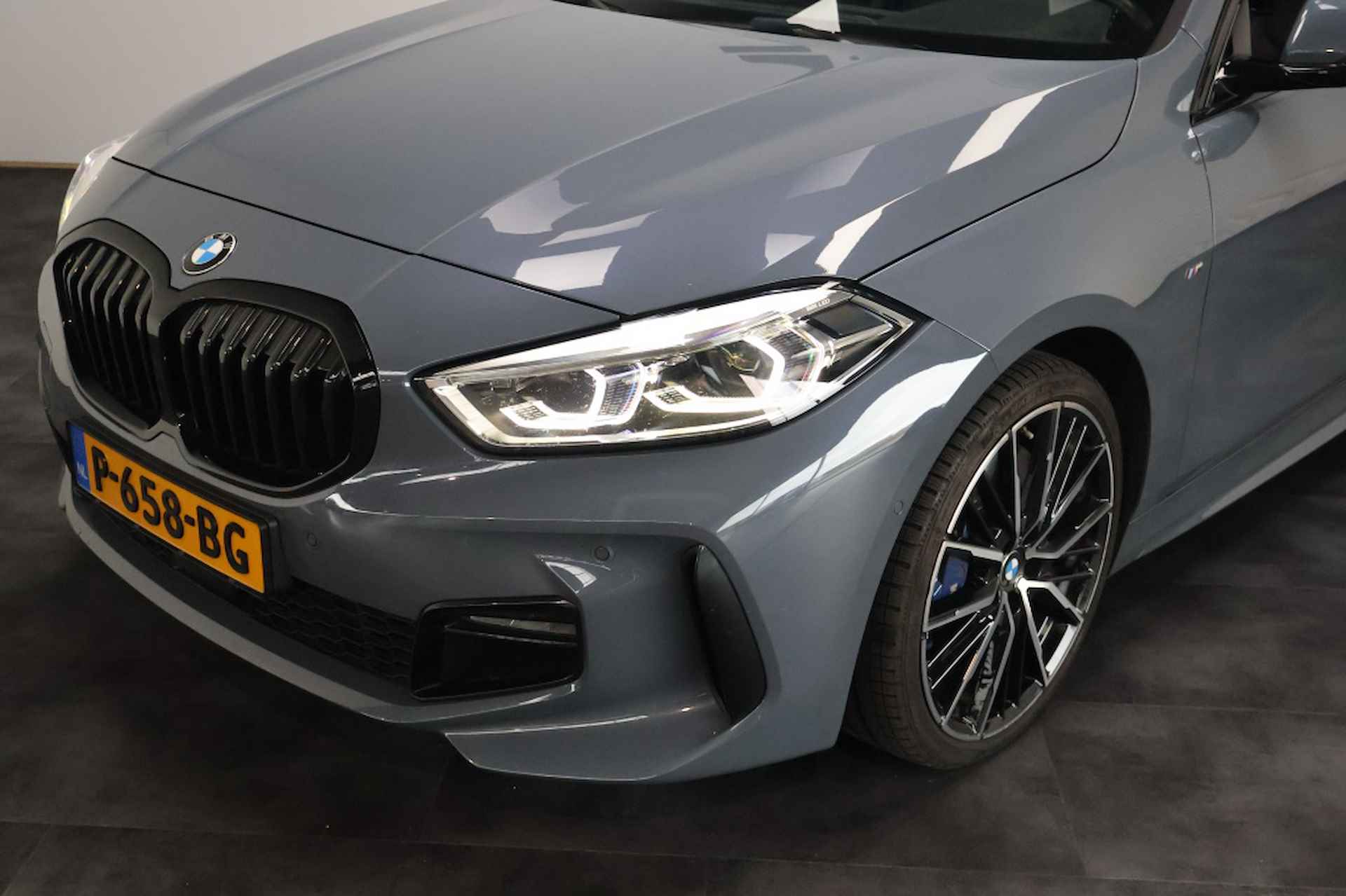 Bmw 1-serie 118i M-Sport | Schaalstoelen | Panoramadak - 16/37