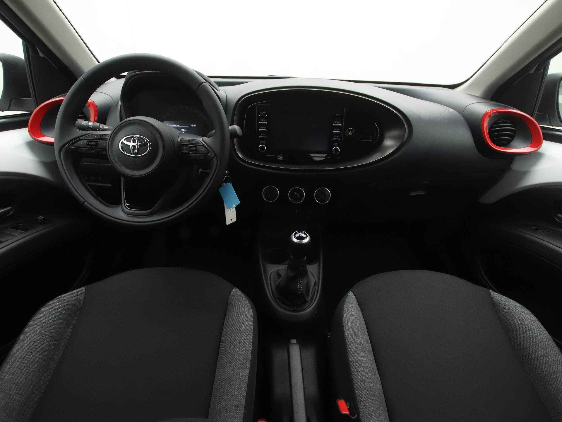 Toyota Aygo X 1.0 VVT-i MT Play Red Pack *Demo* | Apple Carplay / Android Auto | - 7/65