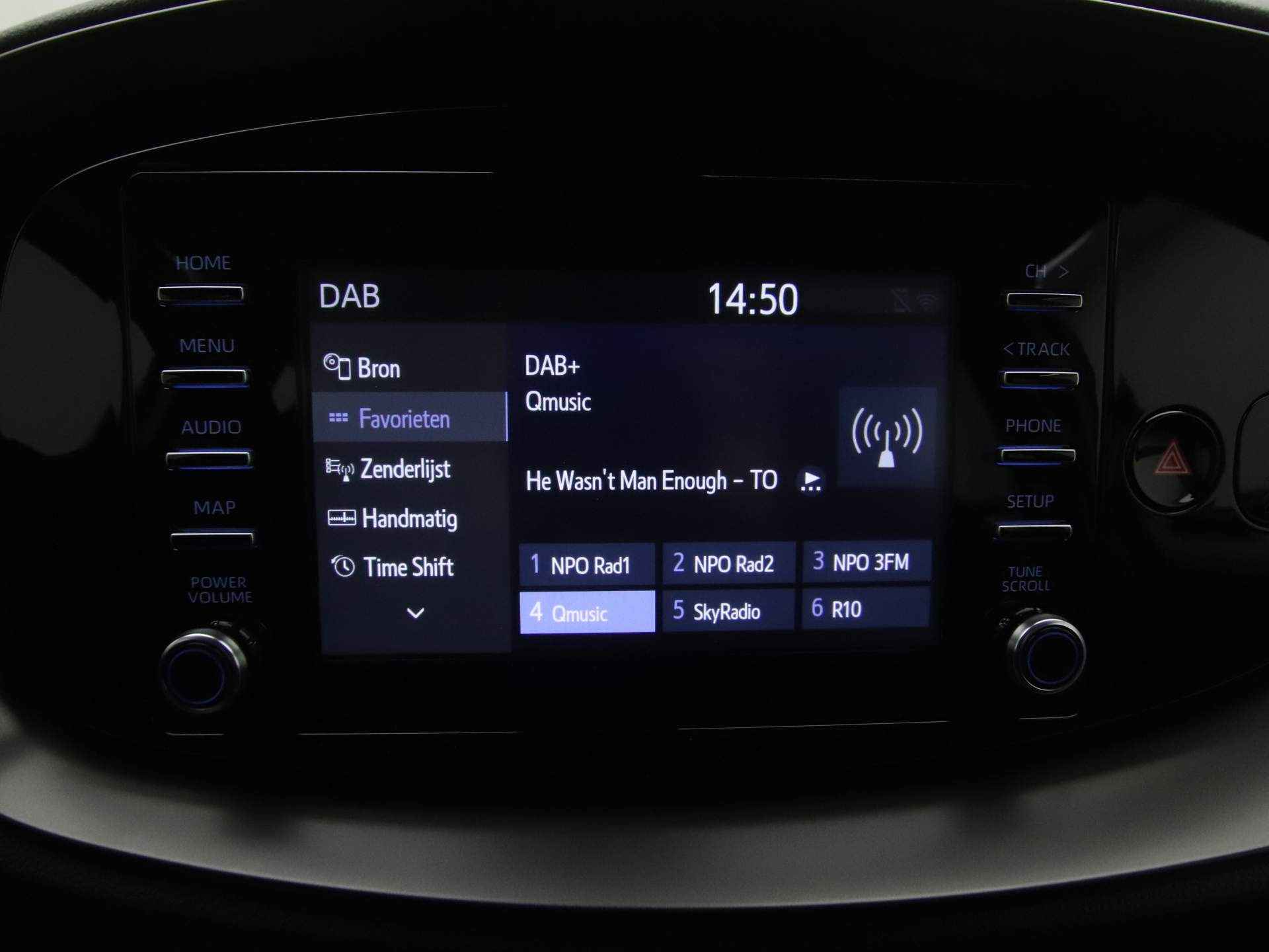 Toyota Aygo X 1.0 VVT-i MT Play Red Pack *Demo* | Apple Carplay / Android Auto | - 64/65