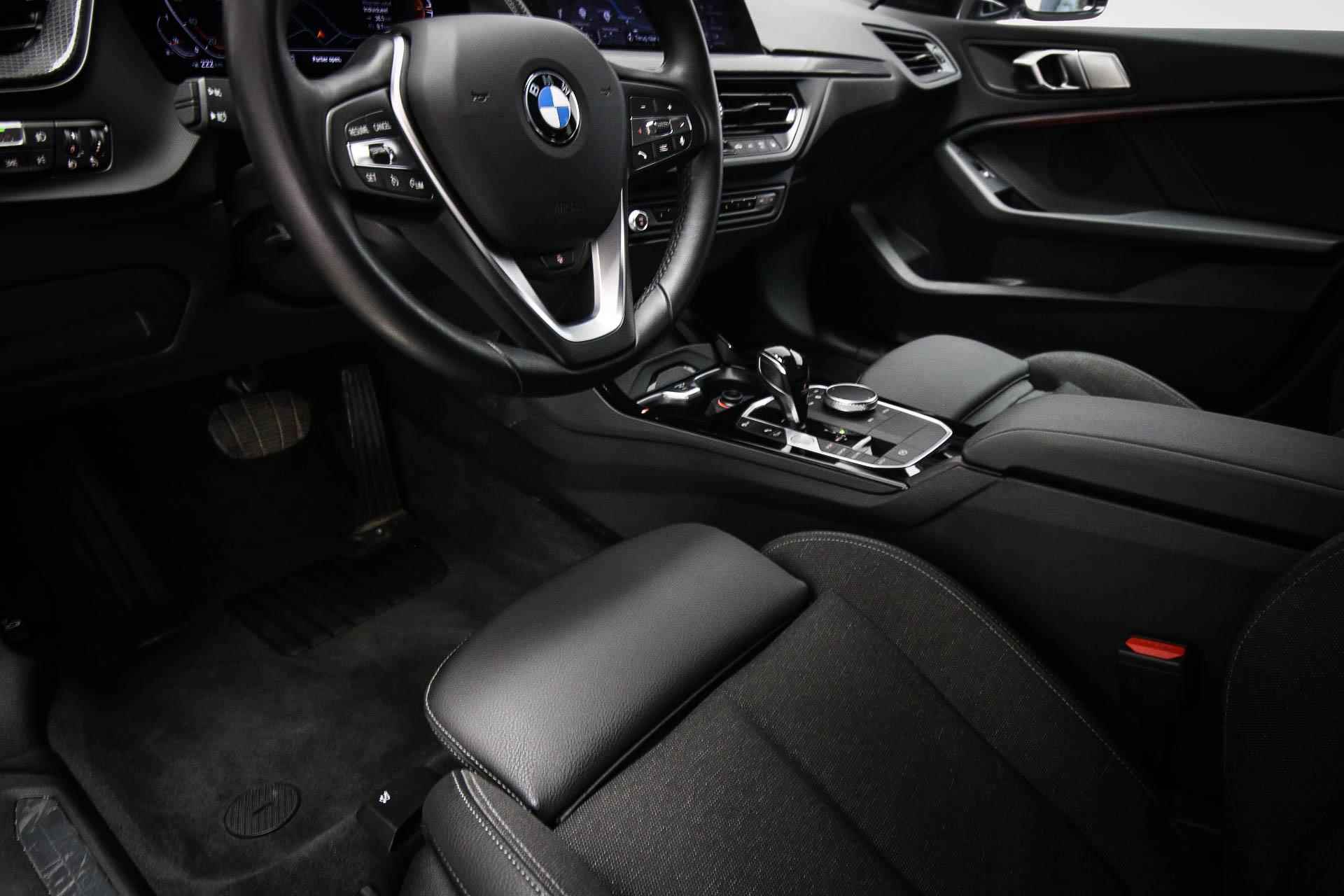 BMW 1-serie 118i High Executive | AUTOMAAT | SPORTSTOELEN | STOEL- EN STUURVERWARMING - 24/52