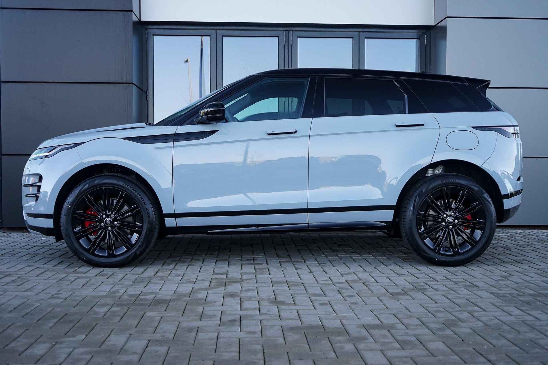 Land Rover Range Rover Evoque 1.5 P300e PHEV AWD Dynamic SE | MY24 | 20" Gloss Black | Panoramisch Schuifdak - 7/30