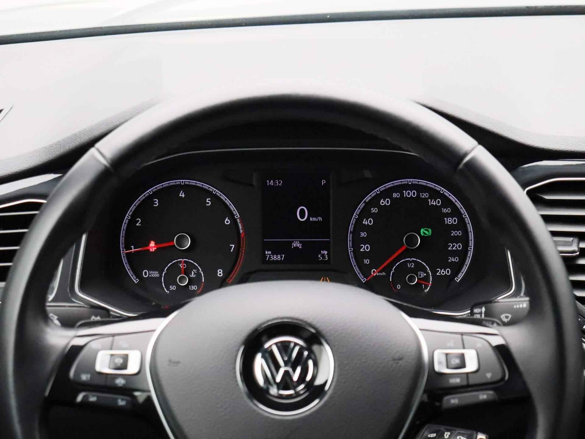 Volkswagen T-Roc 1.5 TSI Sport 150 PK | Automaat | Adaptive Cruise Control | Climate Control | Trekhaak | Stoelverwarming | Parkeersensoren | Lichtmetalen velgen | Privacy glass | Apple Carplay | Android Auto | - 8/36