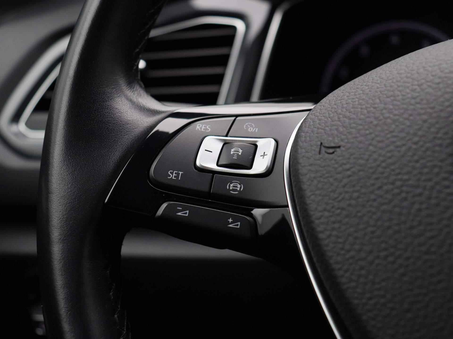 Volkswagen T-Roc 1.5 TSI Sport 150 PK | Automaat | Adaptive Cruise Control | Climate Control | Trekhaak | Stoelverwarming | Parkeersensoren | Lichtmetalen velgen | Privacy glass | Apple Carplay | Android Auto | - 21/36