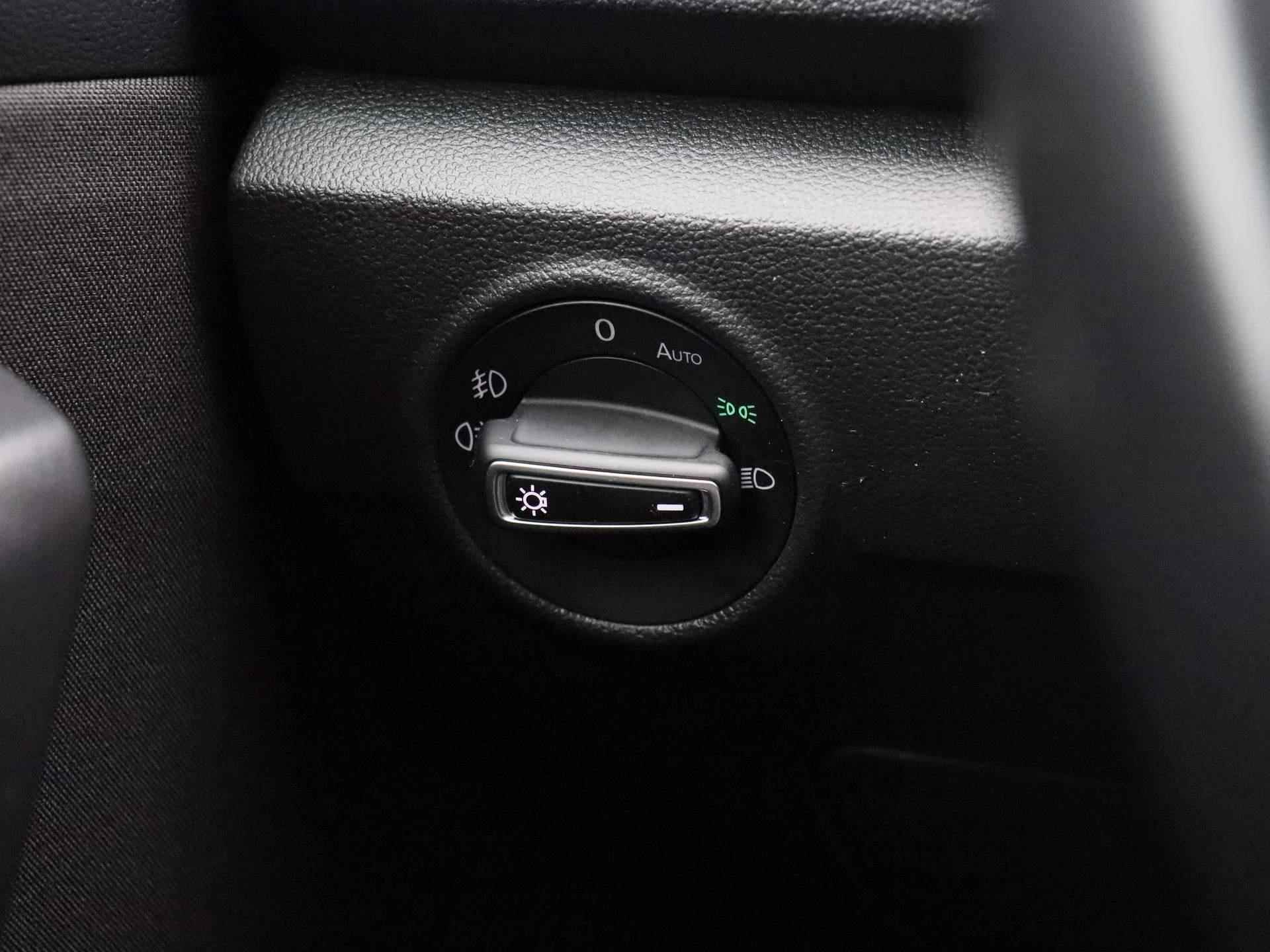 Volkswagen T-Roc 1.5 TSI Sport 150 PK | Automaat | Adaptive Cruise Control | Climate Control | Trekhaak | Stoelverwarming | Parkeersensoren | Lichtmetalen velgen | Privacy glass | Apple Carplay | Android Auto | - 23/36