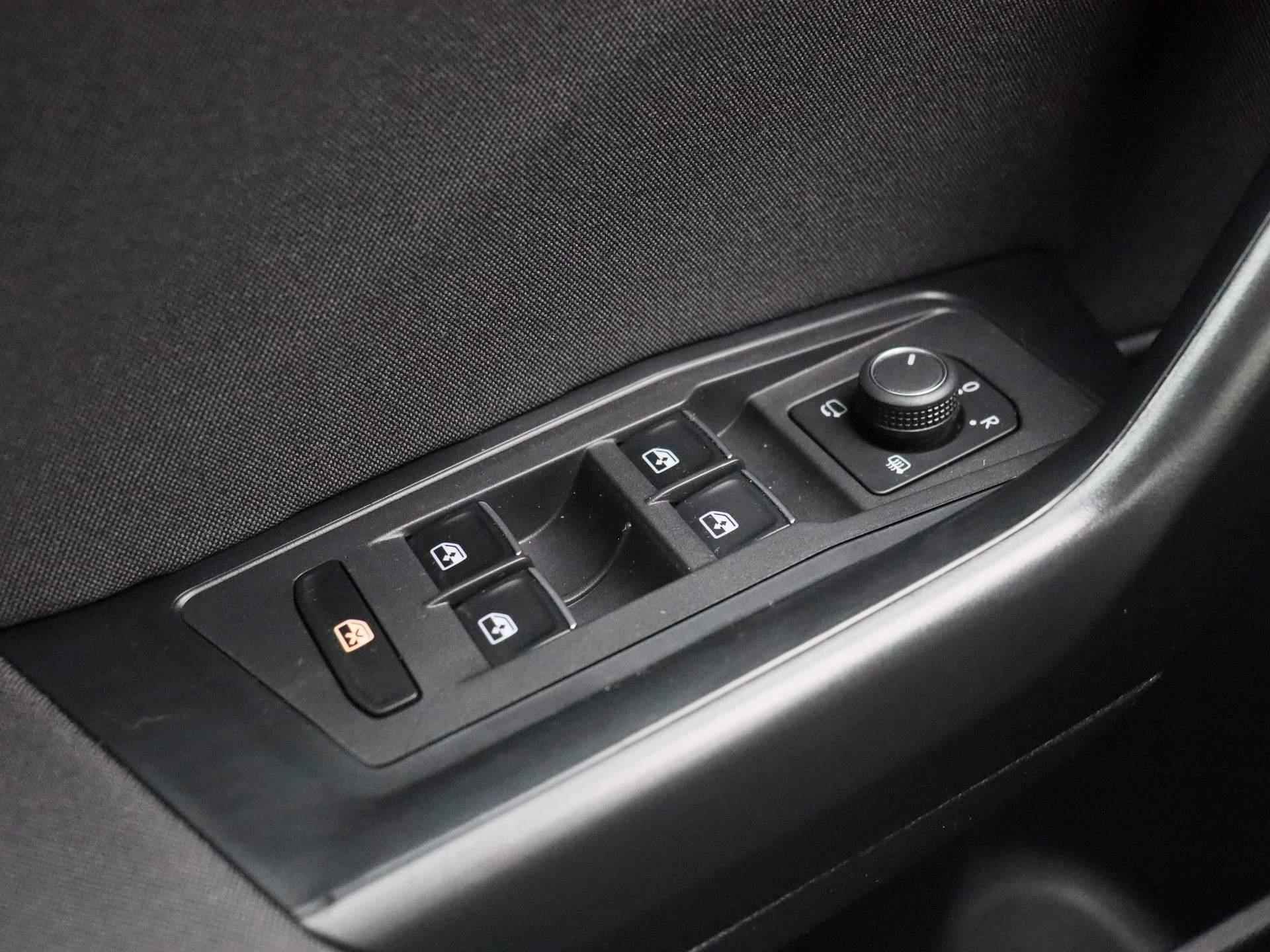 Volkswagen T-Roc 1.5 TSI Sport 150 PK | Automaat | Adaptive Cruise Control | Climate Control | Trekhaak | Stoelverwarming | Parkeersensoren | Lichtmetalen velgen | Privacy glass | Apple Carplay | Android Auto | - 24/36