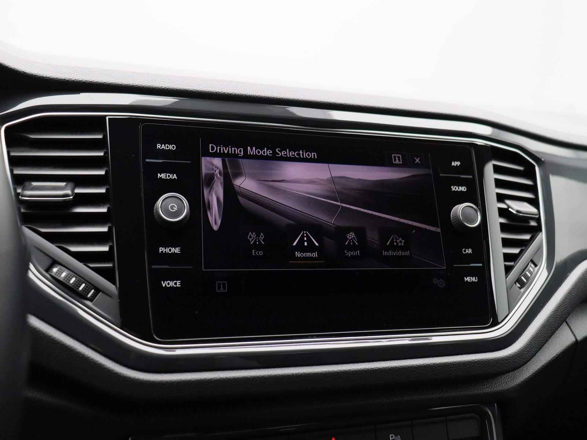 Volkswagen T-Roc 1.5 TSI Sport 150 PK | Automaat | Adaptive Cruise Control | Climate Control | Trekhaak | Stoelverwarming | Parkeersensoren | Lichtmetalen velgen | Privacy glass | Apple Carplay | Android Auto | - 27/36