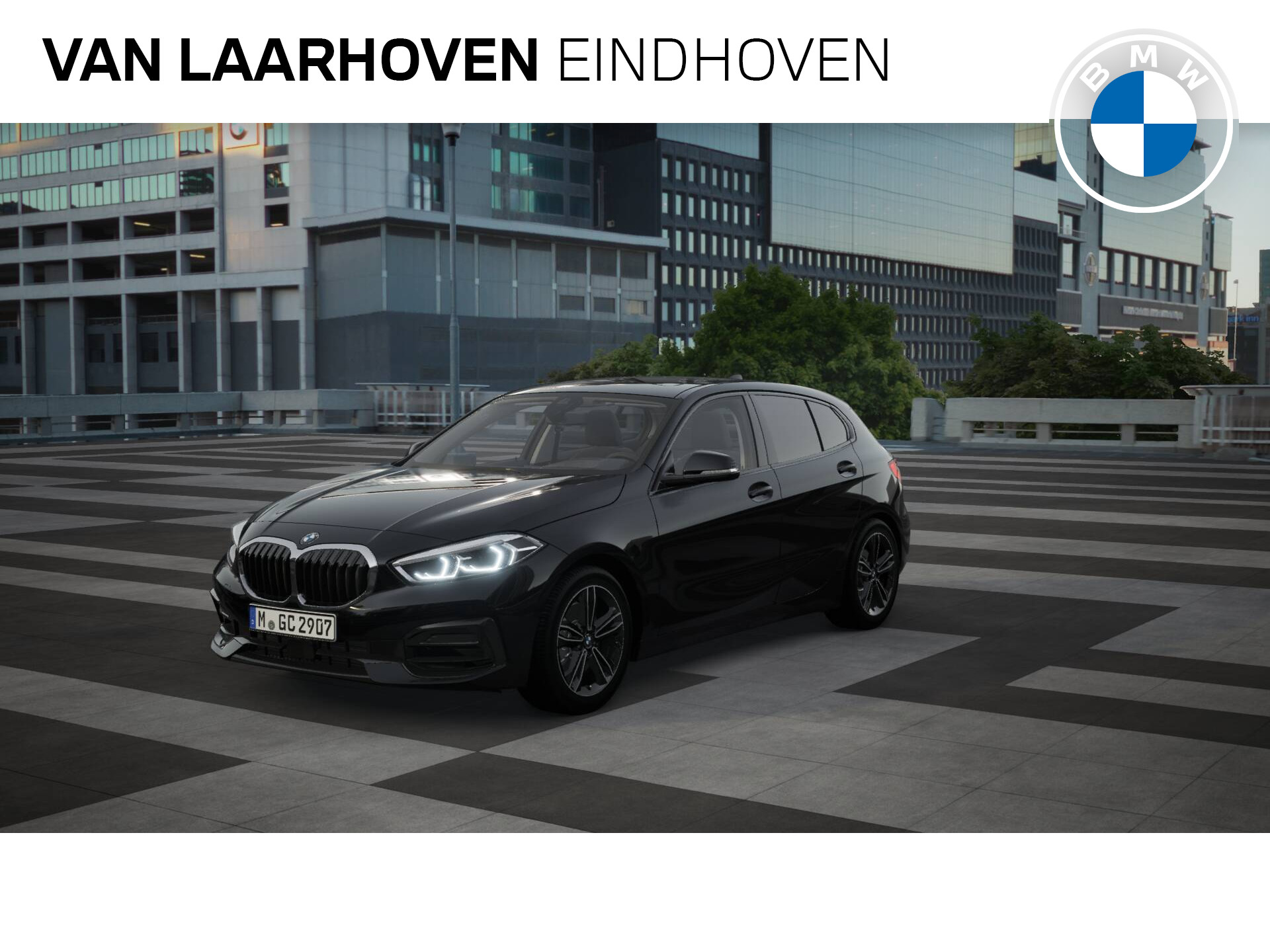 BMW 1-serie 118i High Executive Sport Line Automaat / Panoramadak / Sportstoelen / LED / Live Cockpit Professional / Parking Assistant / Stoelverwarming bij viaBOVAG.nl