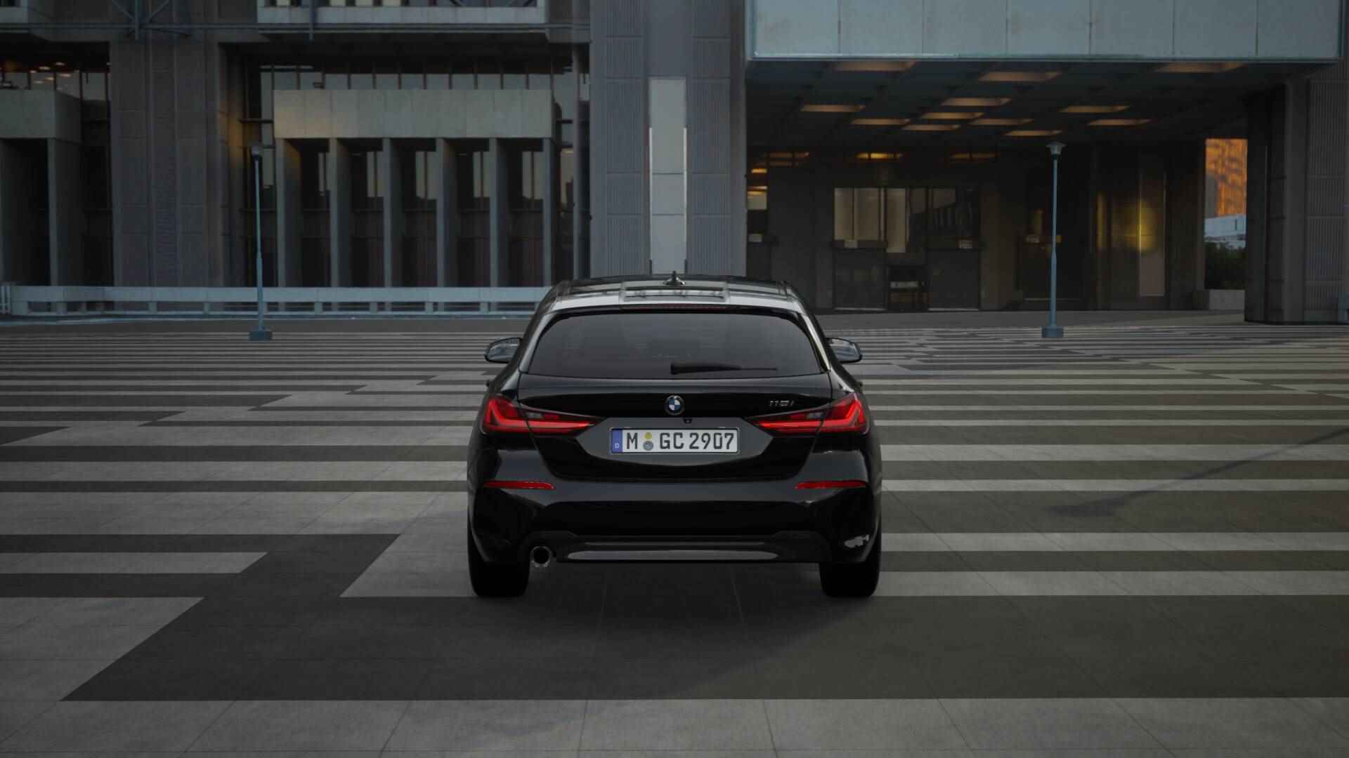 BMW 1-serie 118i High Executive Sport Line Automaat / Panoramadak / Sportstoelen / LED / Live Cockpit Professional / Parking Assistant / Stoelverwarming - 5/11