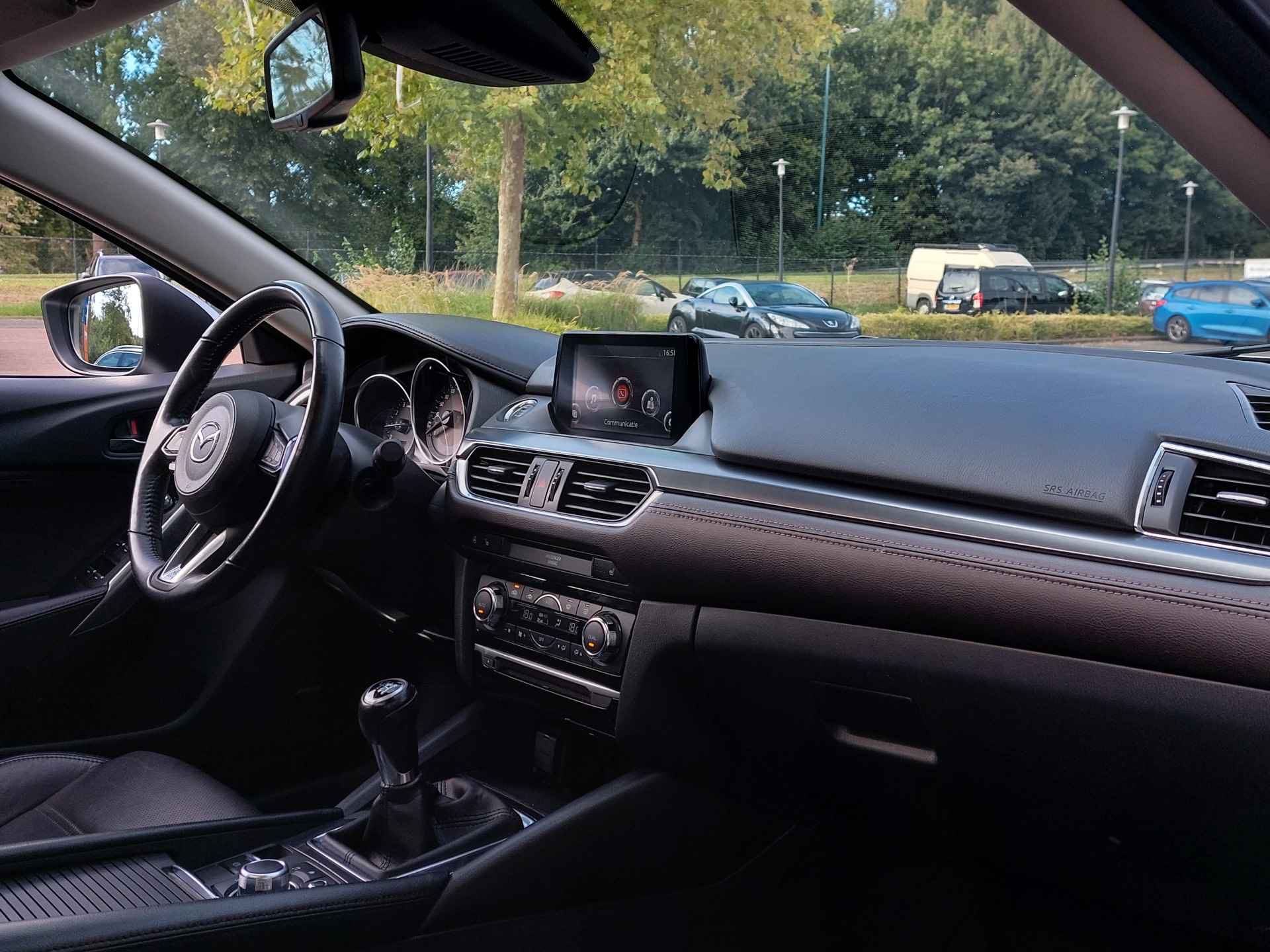 Mazda 6 Sportbreak 2.0 SkyActiv-G 165pk Skylease GT Limited | Navi | BOSE Sound | Schuifdak | Leder+Verwarmd+Elek.Verstel | Keyless Entry | Pdc V+A+Camera | Dodehoek+Rijstrooksensor | 19''lm | Trekhaak - 32/50