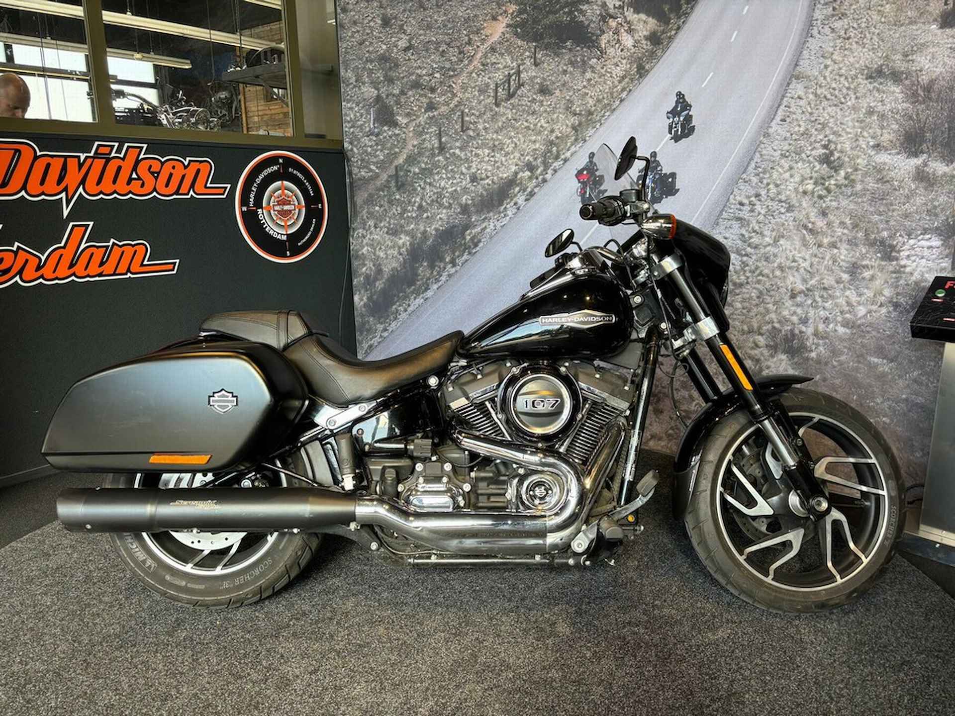 Harley-Davidson FLSB SPORT GLIDE - 1/9