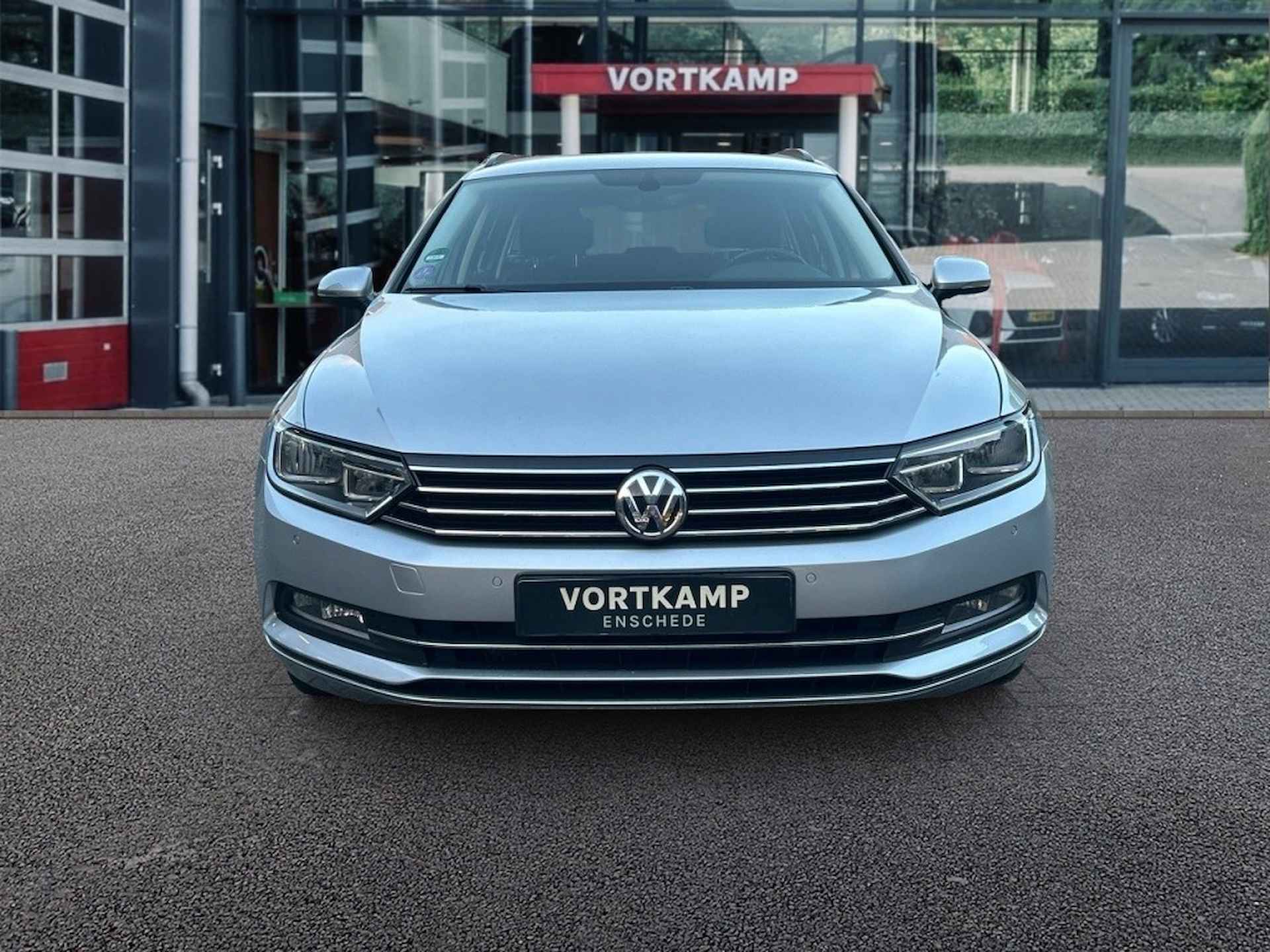 VOLKSWAGEN Passat 1.5 TSI COMFORTLINE TREKHAAK/CAMERA/ACC/NAVI/DAB - 2/25