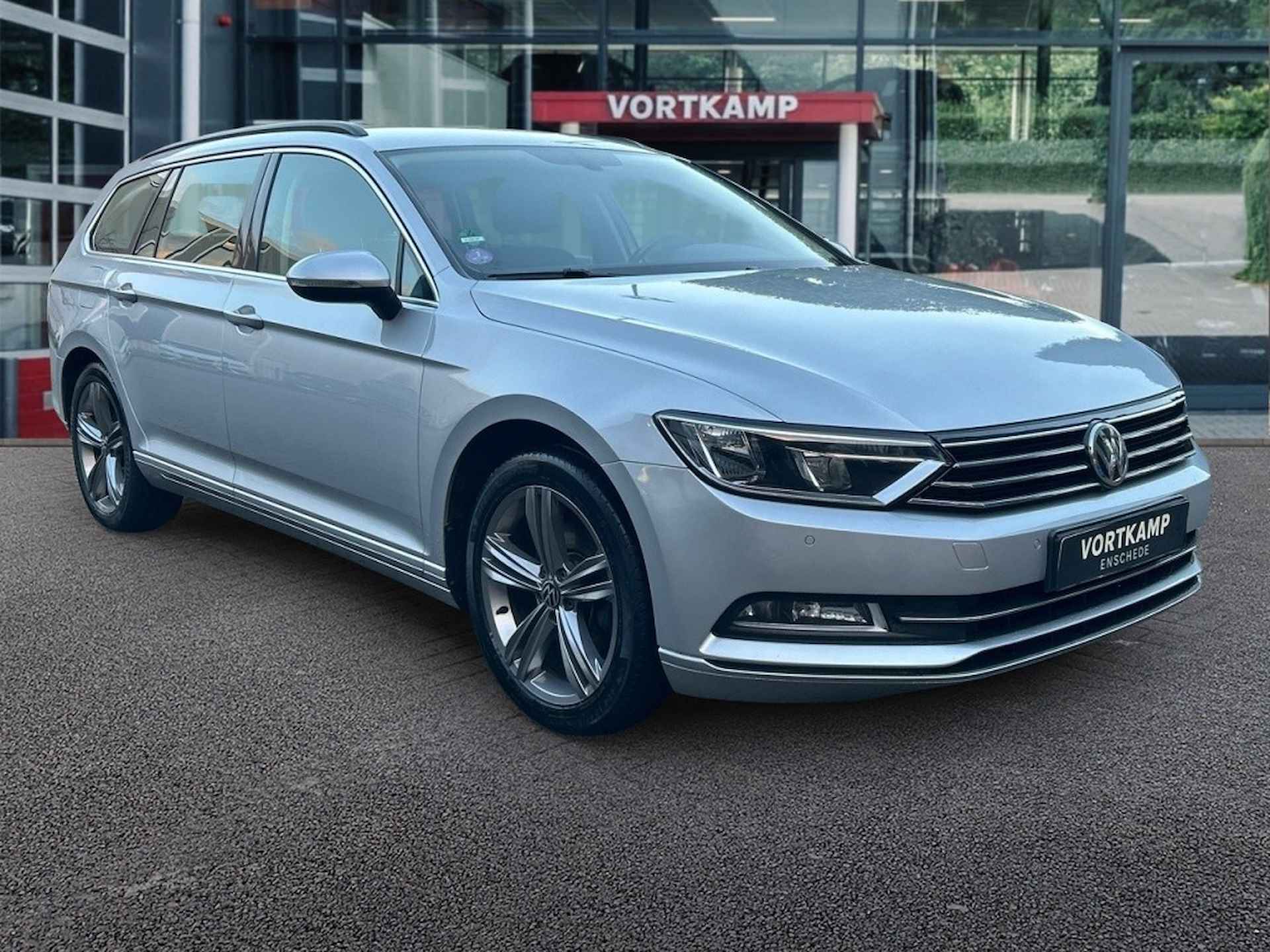 VOLKSWAGEN Passat 1.5 TSI COMFORTLINE TREKHAAK/CAMERA/ACC/NAVI/DAB - 3/25